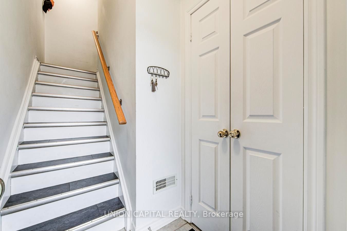 1 Bastedo Avenue 8 Property Photo 4