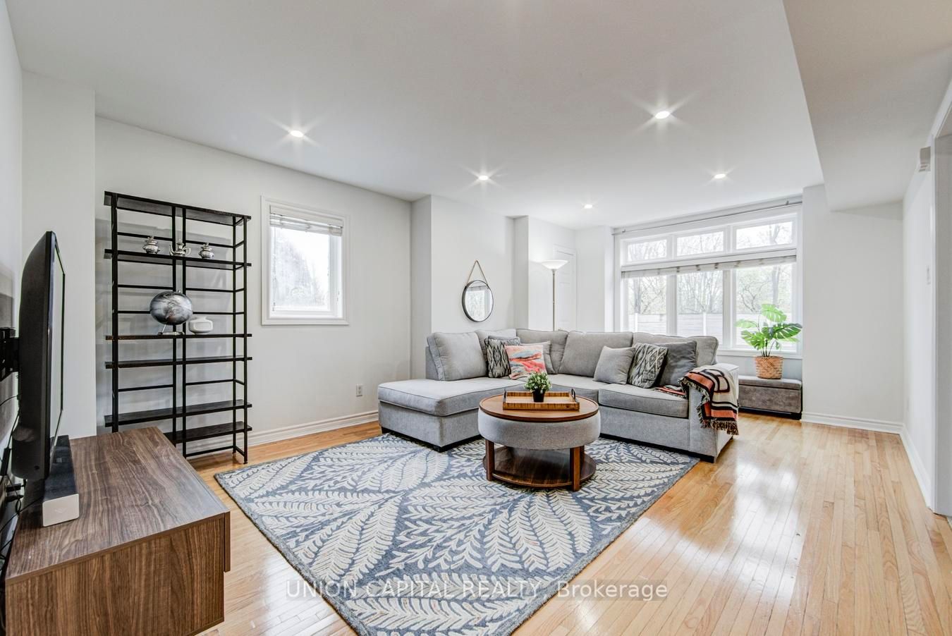1 Bastedo Avenue 8 Property Photo 5