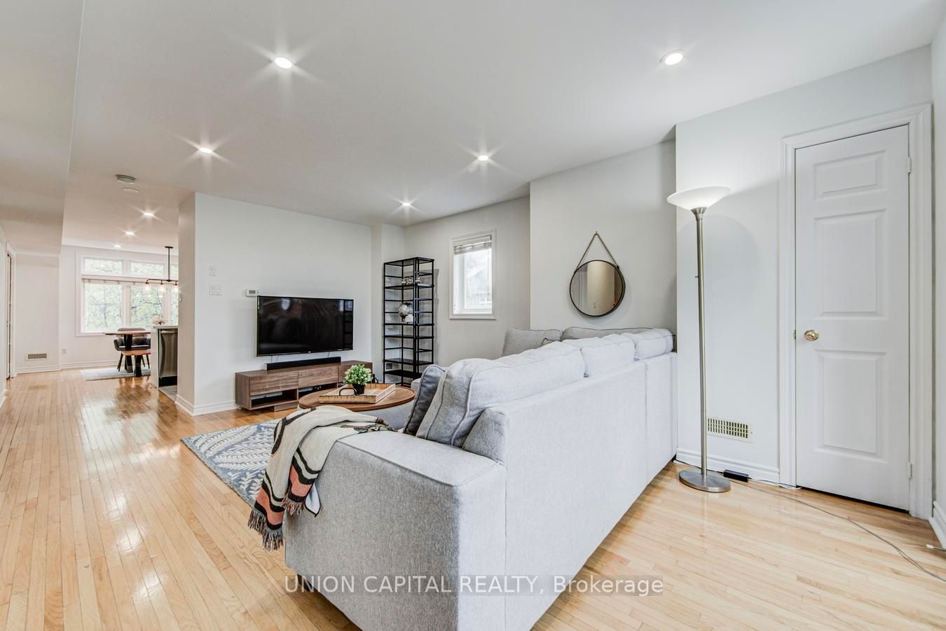 1 Bastedo Avenue 8 Property Photo 10