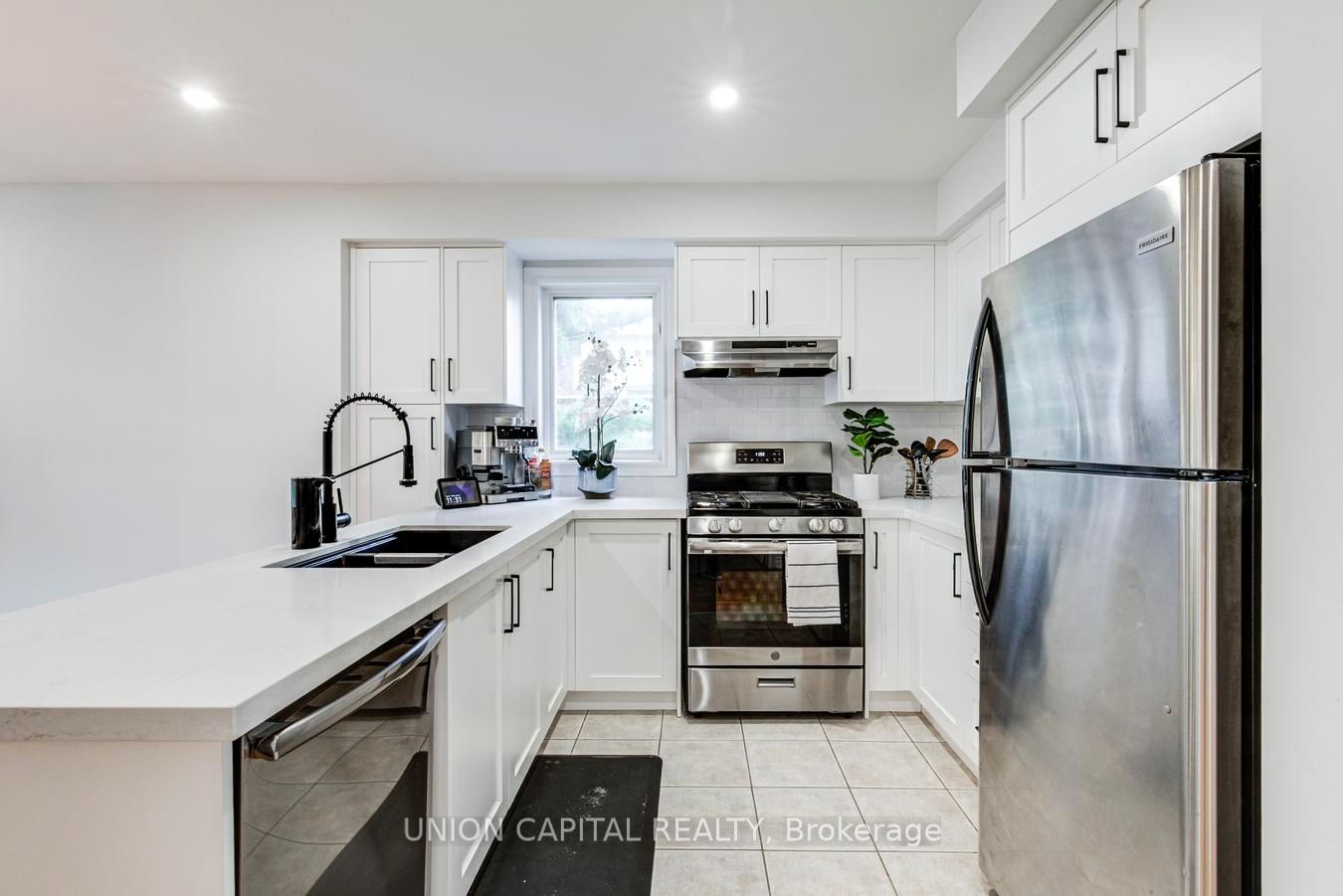 1 Bastedo Avenue 8 Property Photo 12