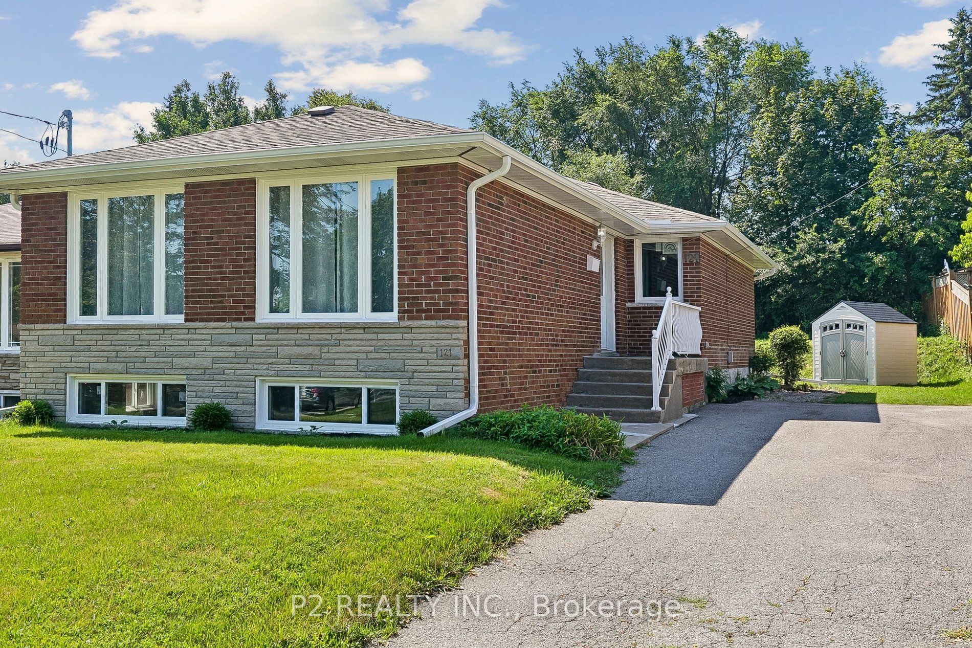 121 Confederation Drive Property Photo 2