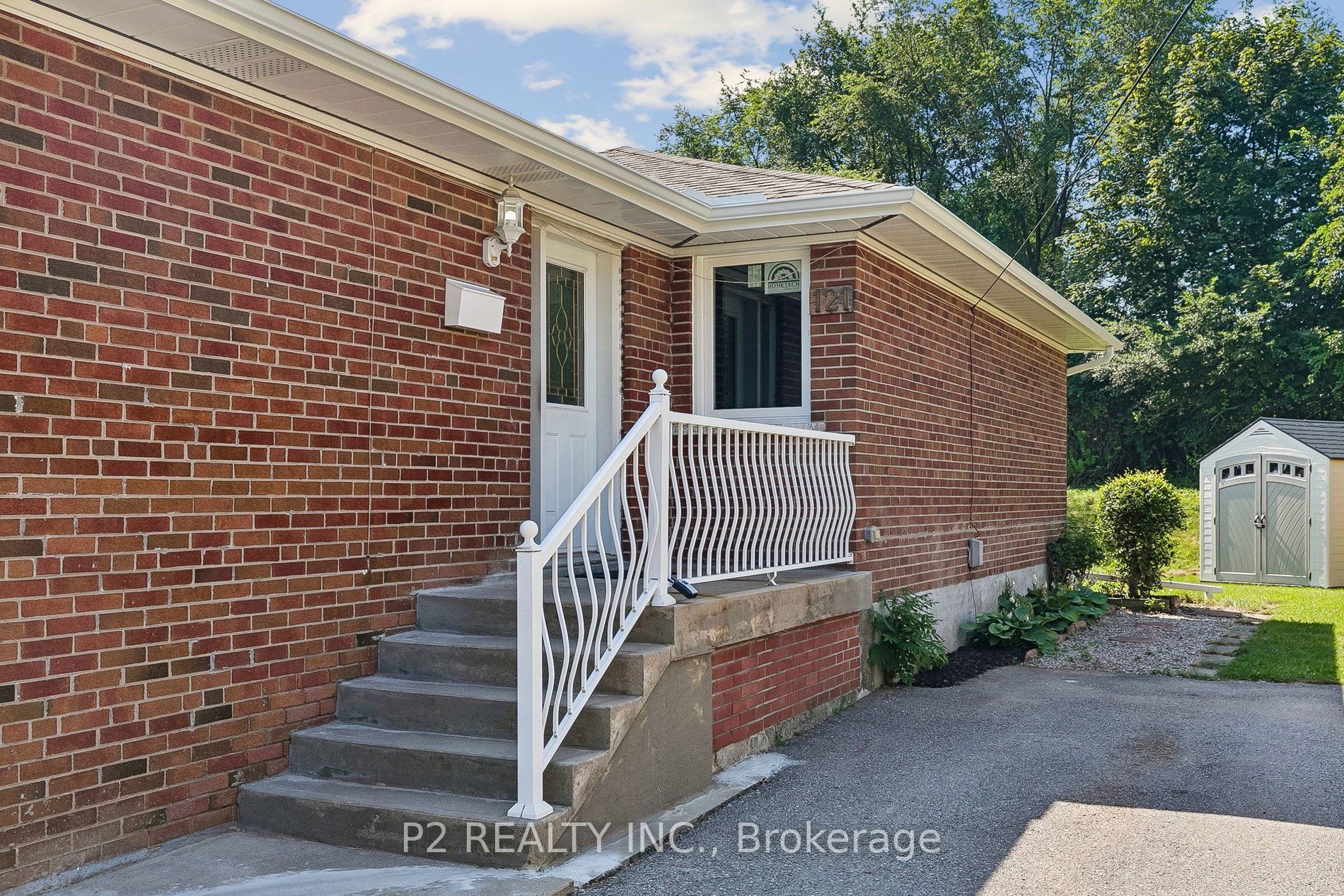 121 Confederation Drive Property Photo 3