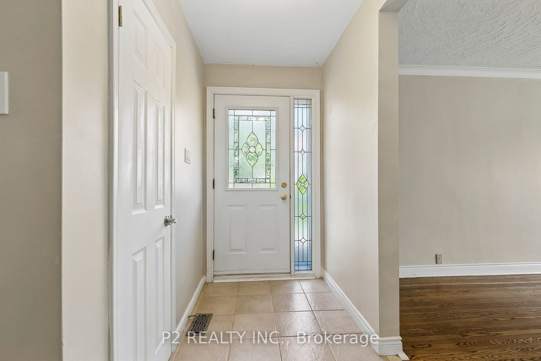 121 Confederation Drive Property Photo 4