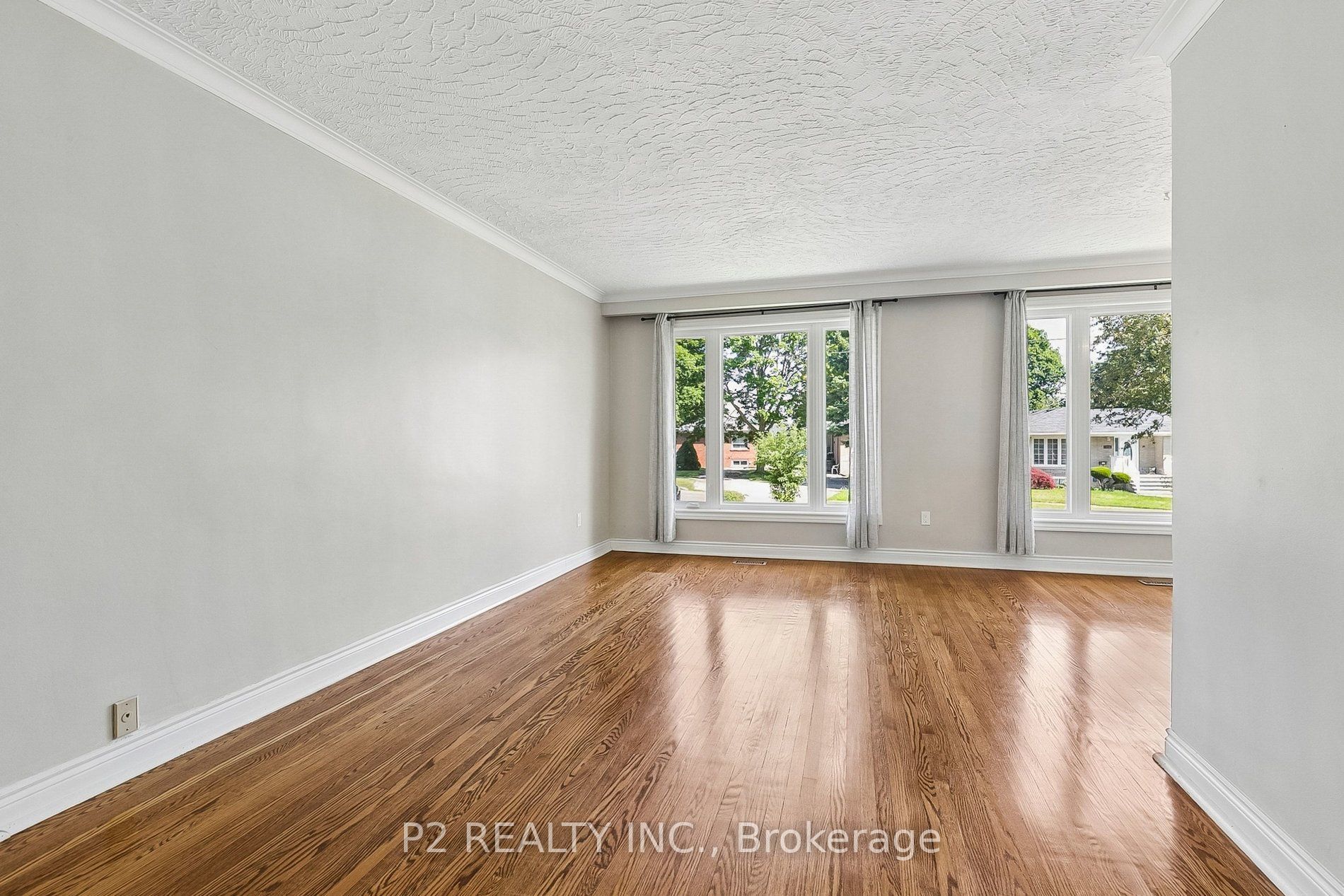 121 Confederation Drive Property Photo 5