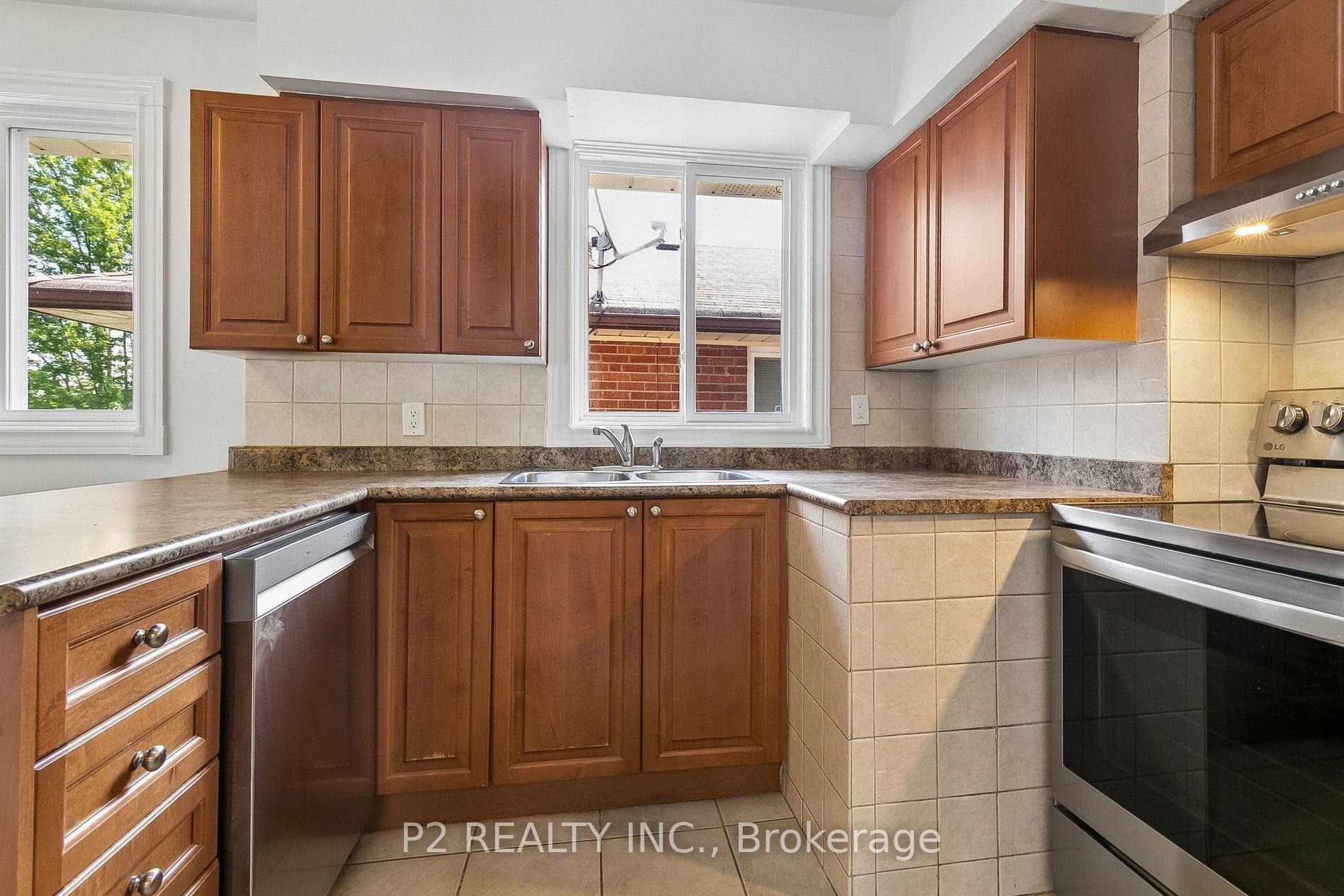 121 Confederation Drive Property Photo 21