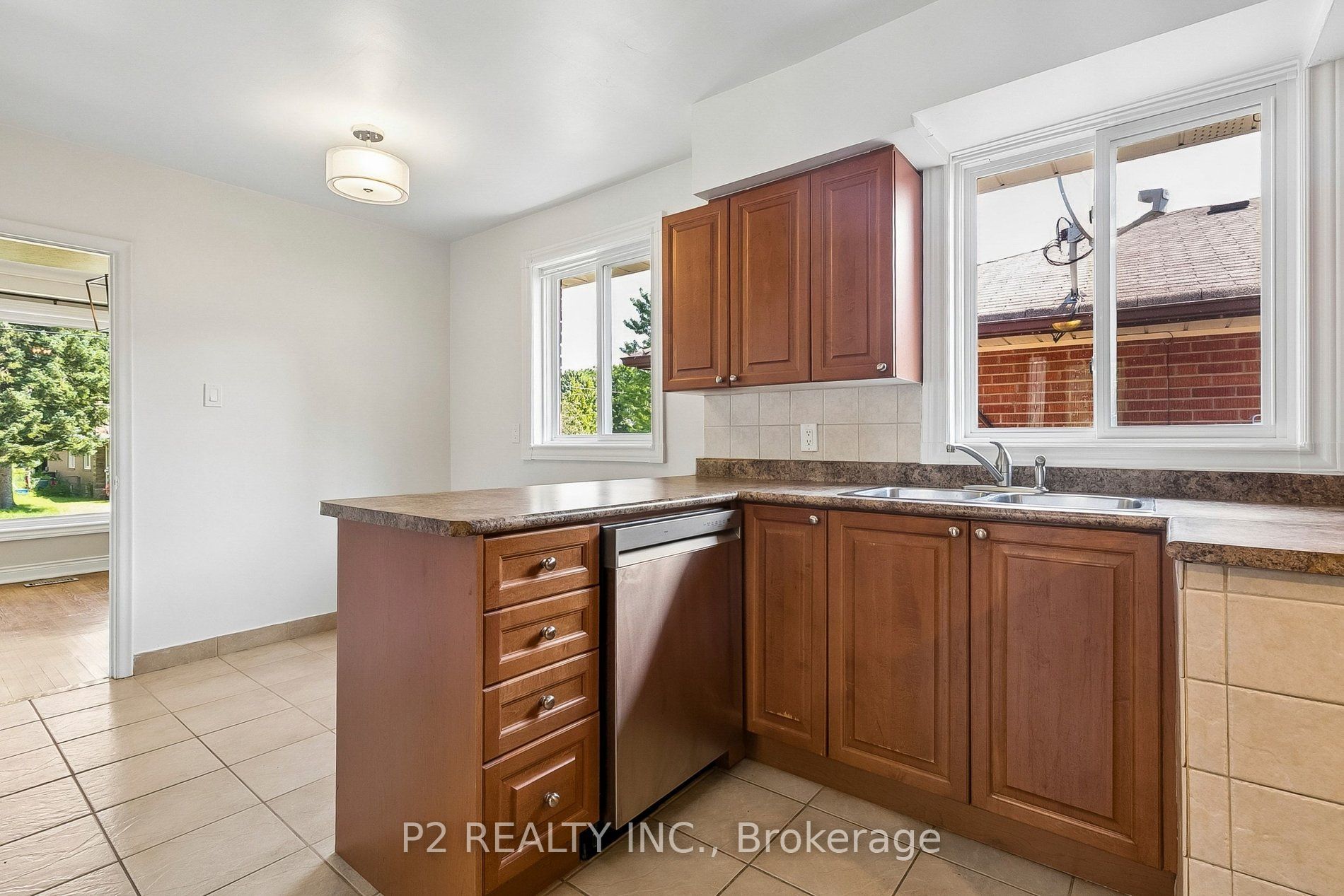 121 Confederation Drive Property Photo 22