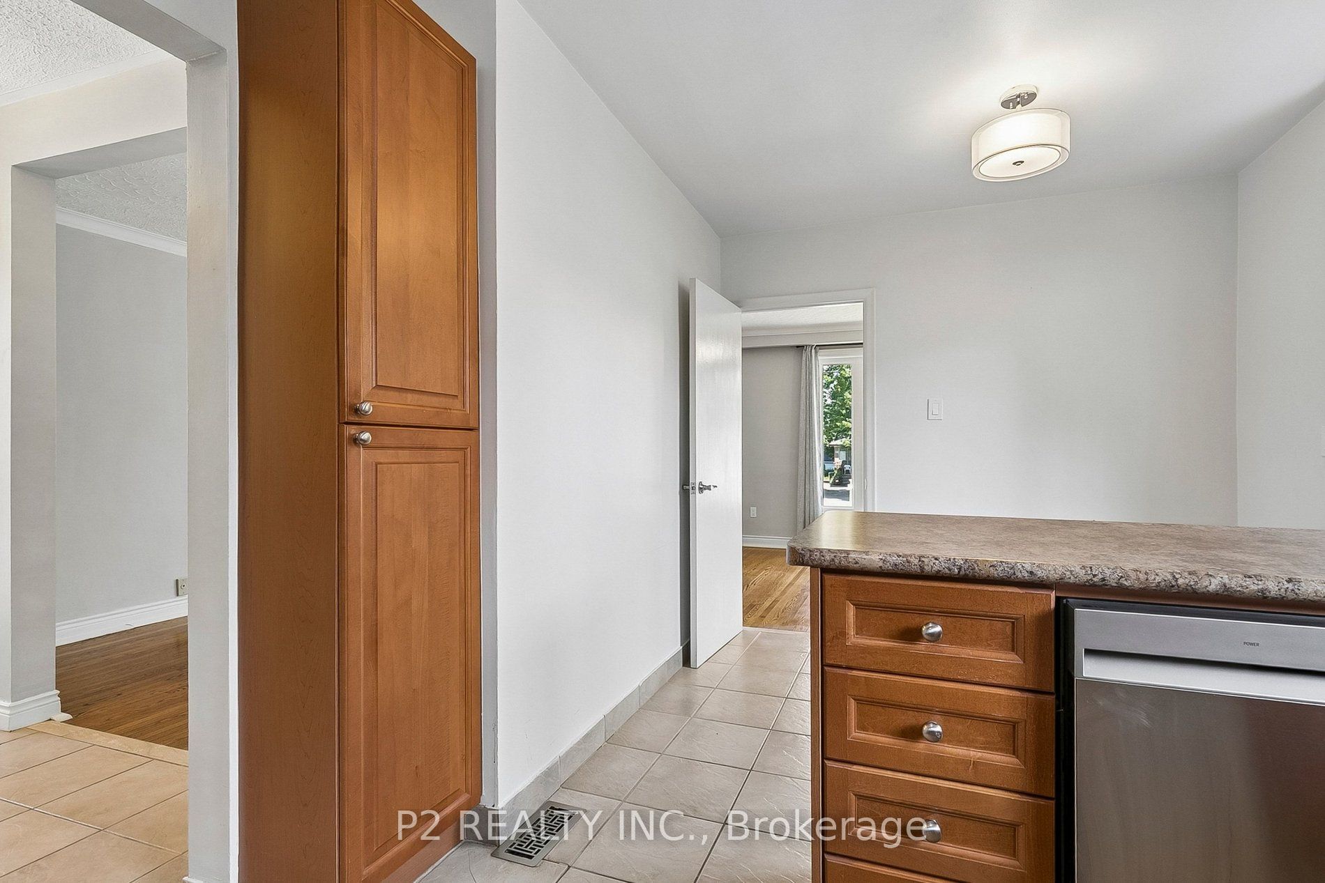121 Confederation Drive Property Photo 23