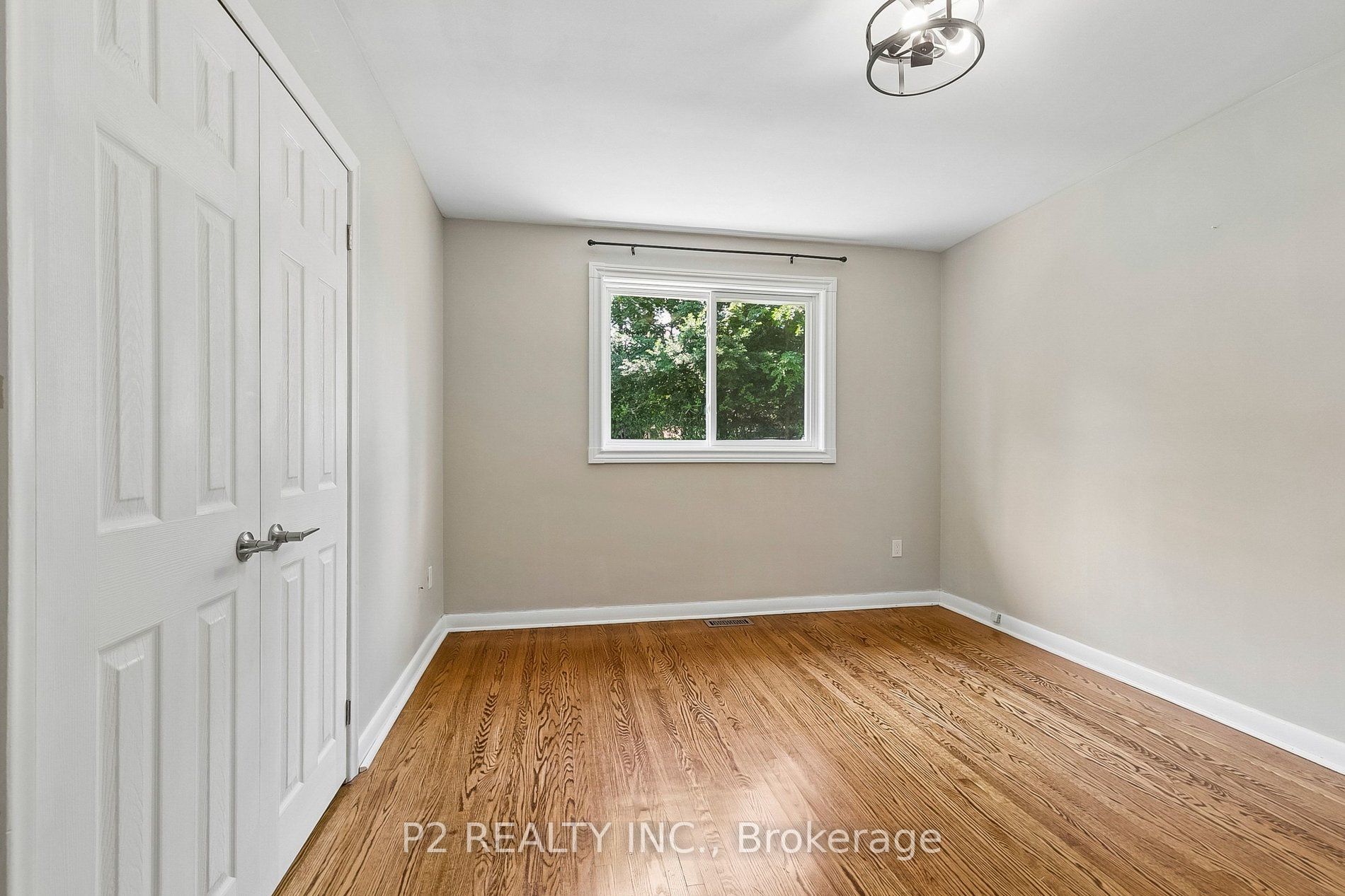 121 Confederation Drive Property Photo 27