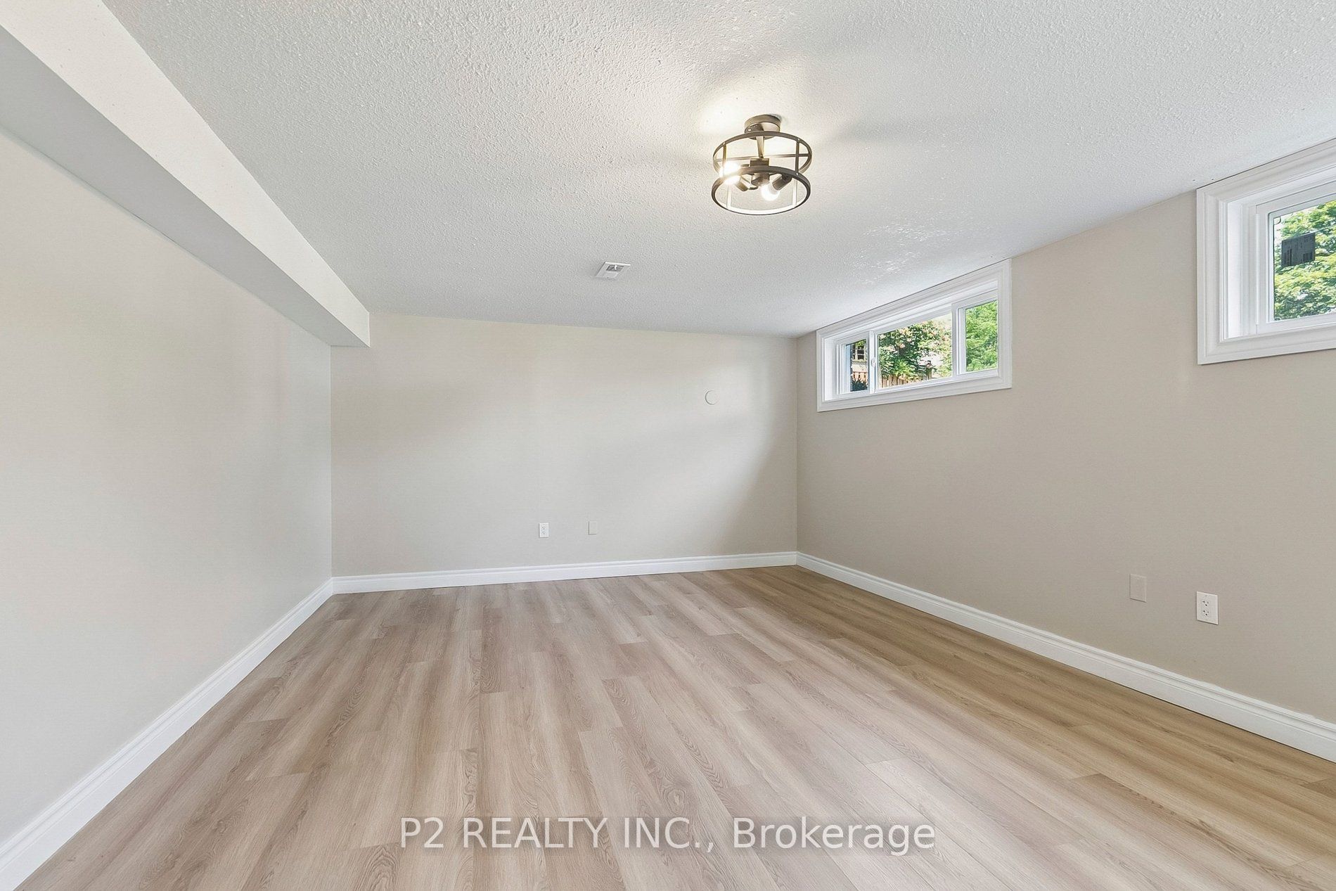 121 Confederation Drive Property Photo 38