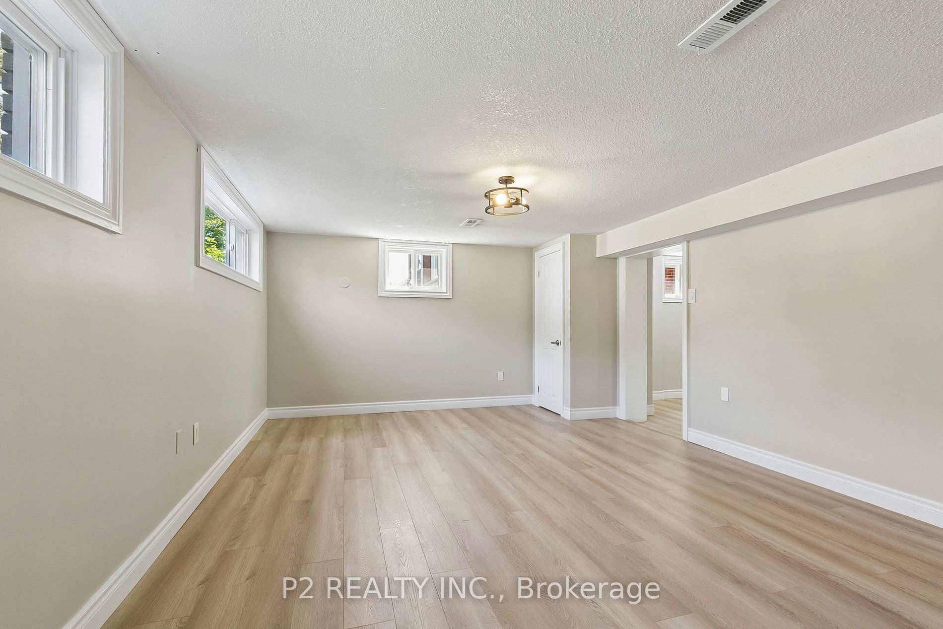 121 Confederation Drive Property Photo 39