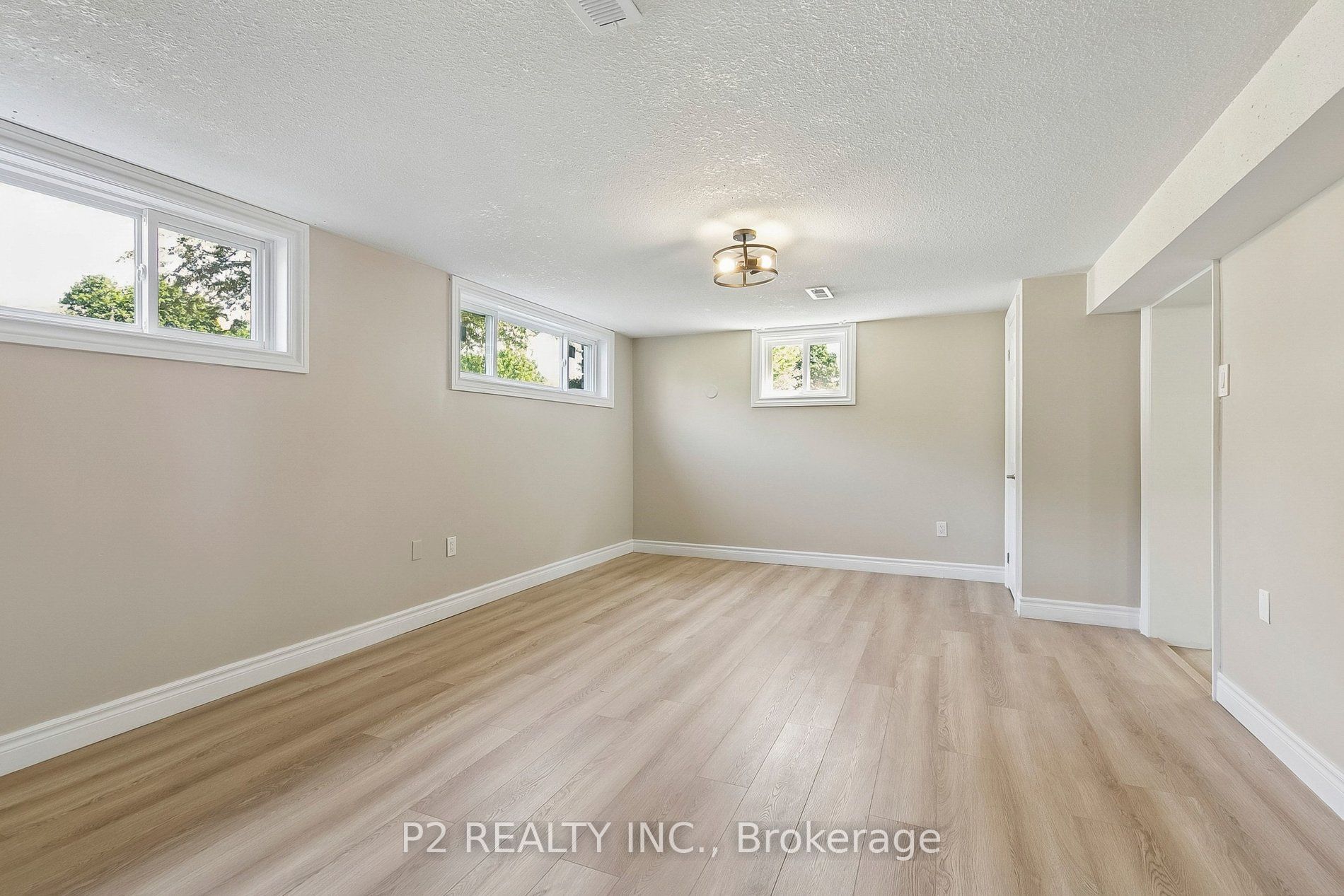 121 Confederation Drive Property Photo 40