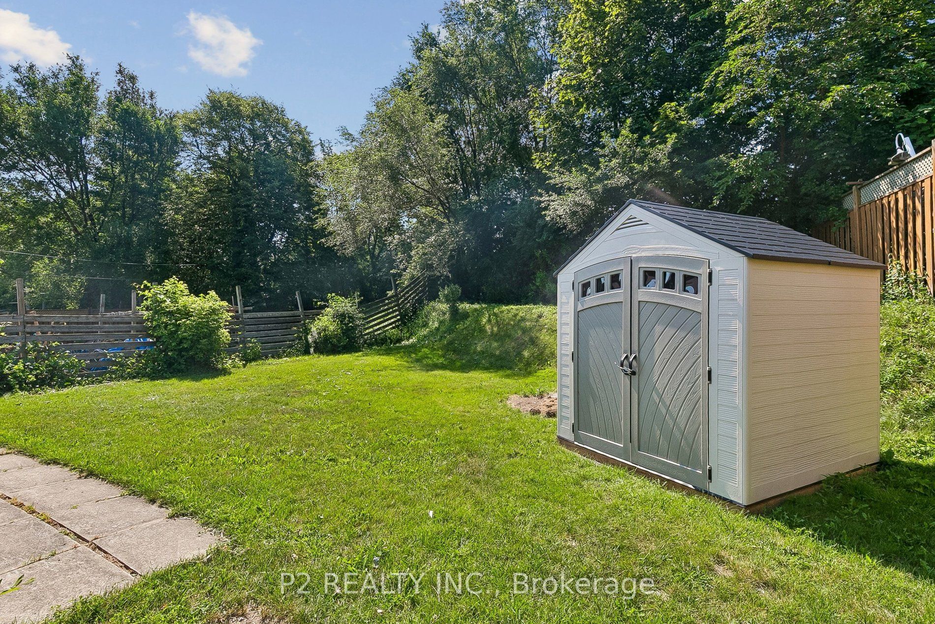 121 Confederation Drive Property Photo 49