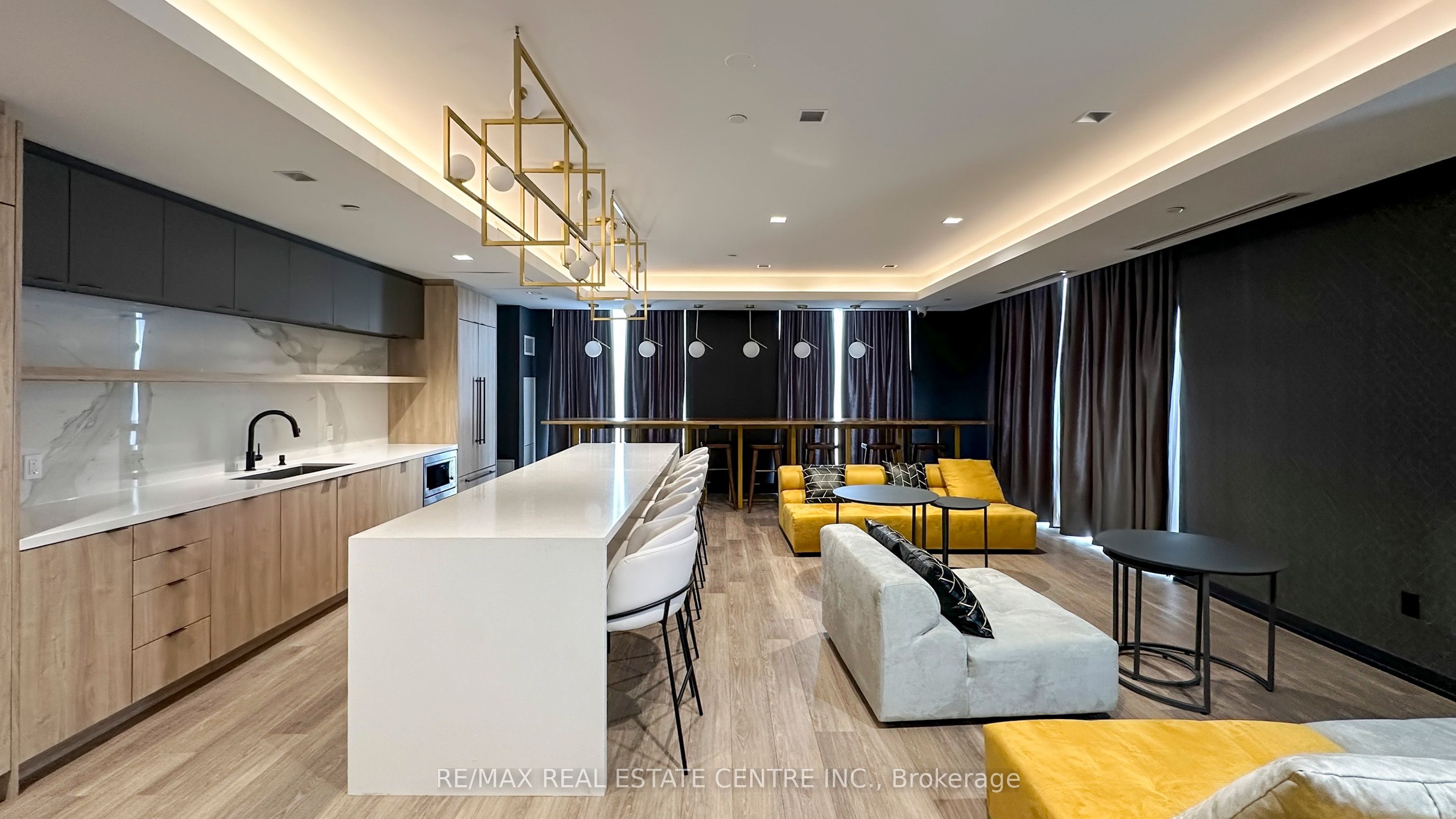 1010 Dundas Street E Ph12 Property Photo 11