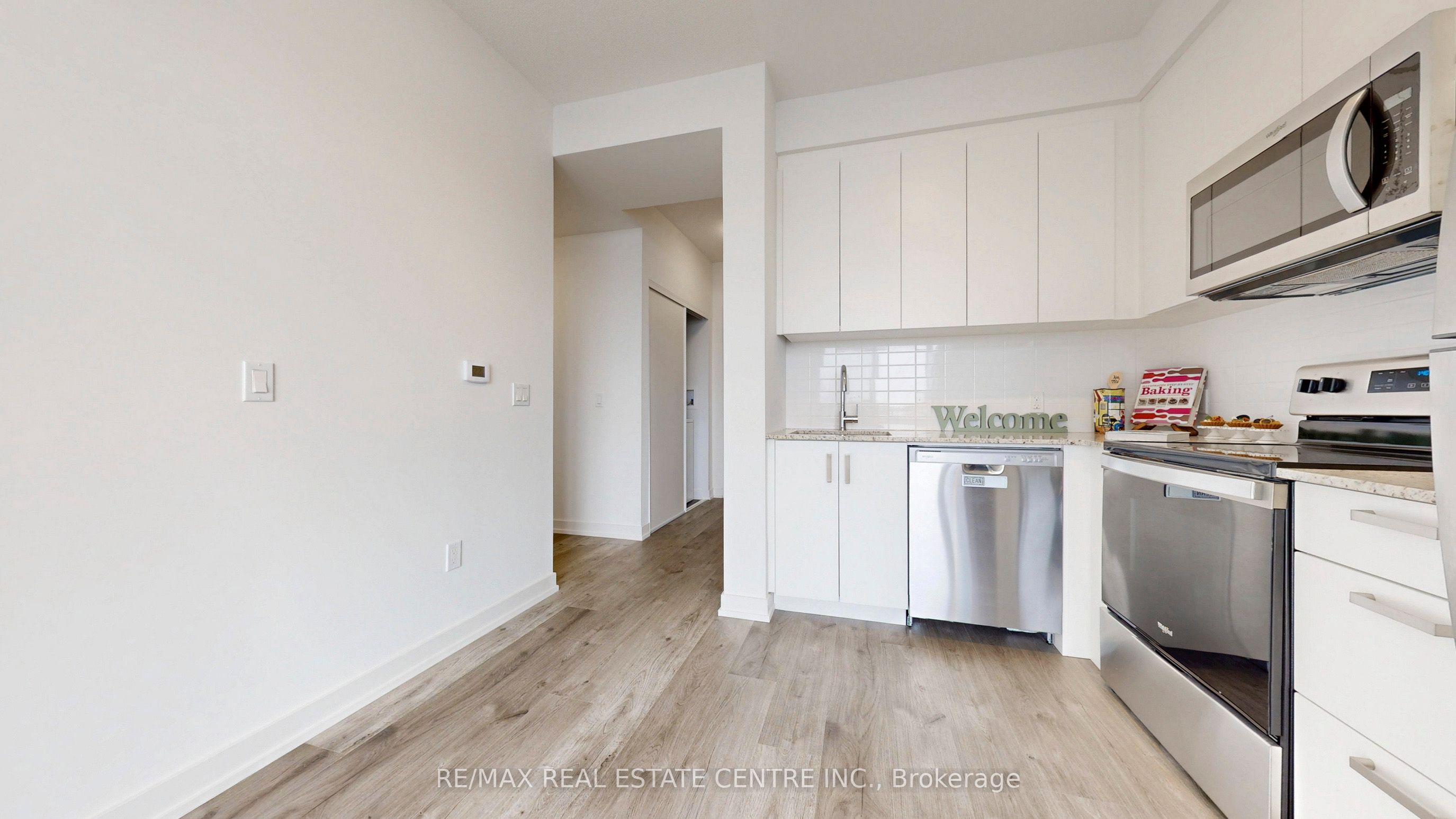 1010 Dundas Street E Ph12 Property Photo 19