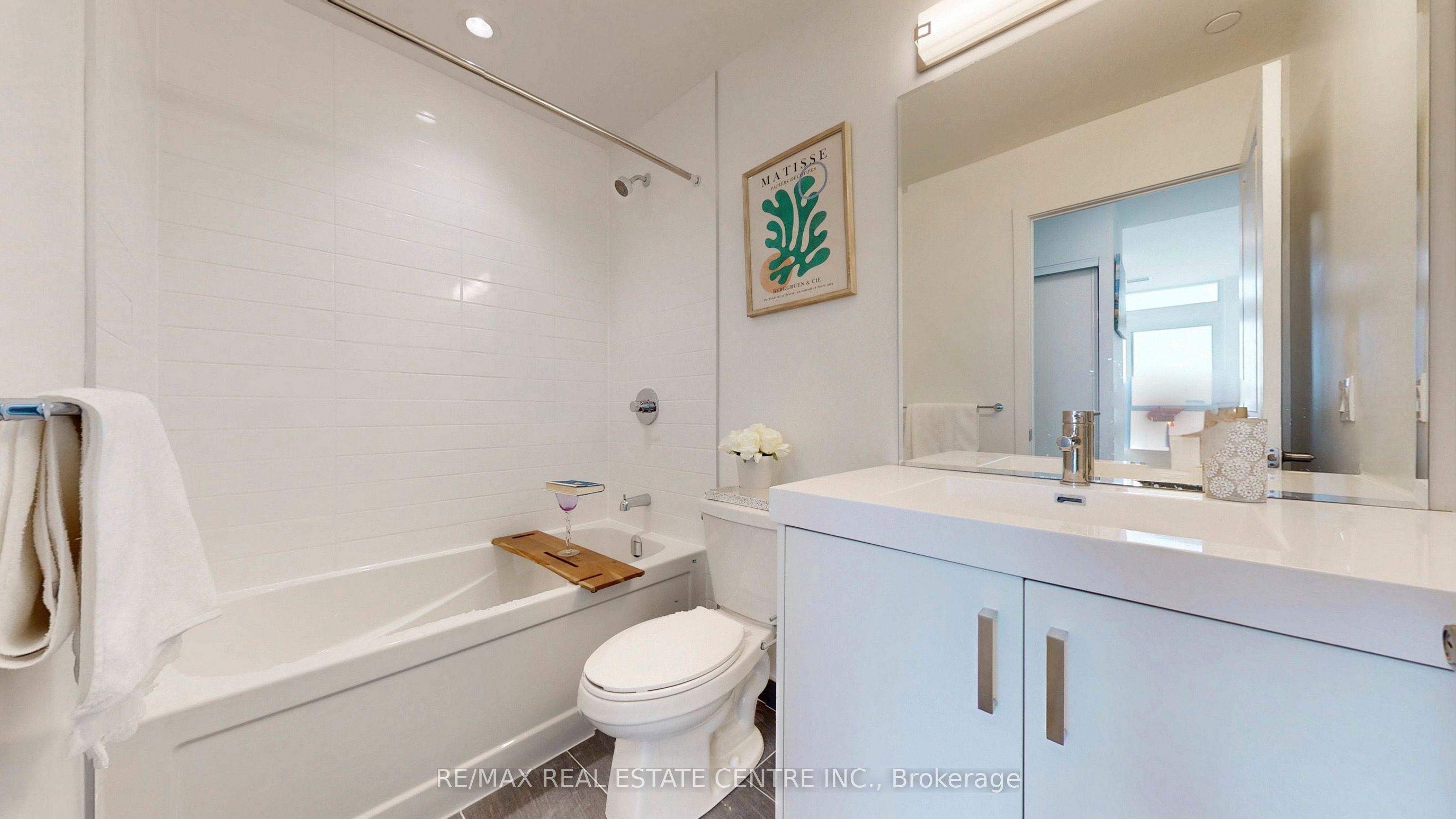 1010 Dundas Street E Ph12 Property Photo 28