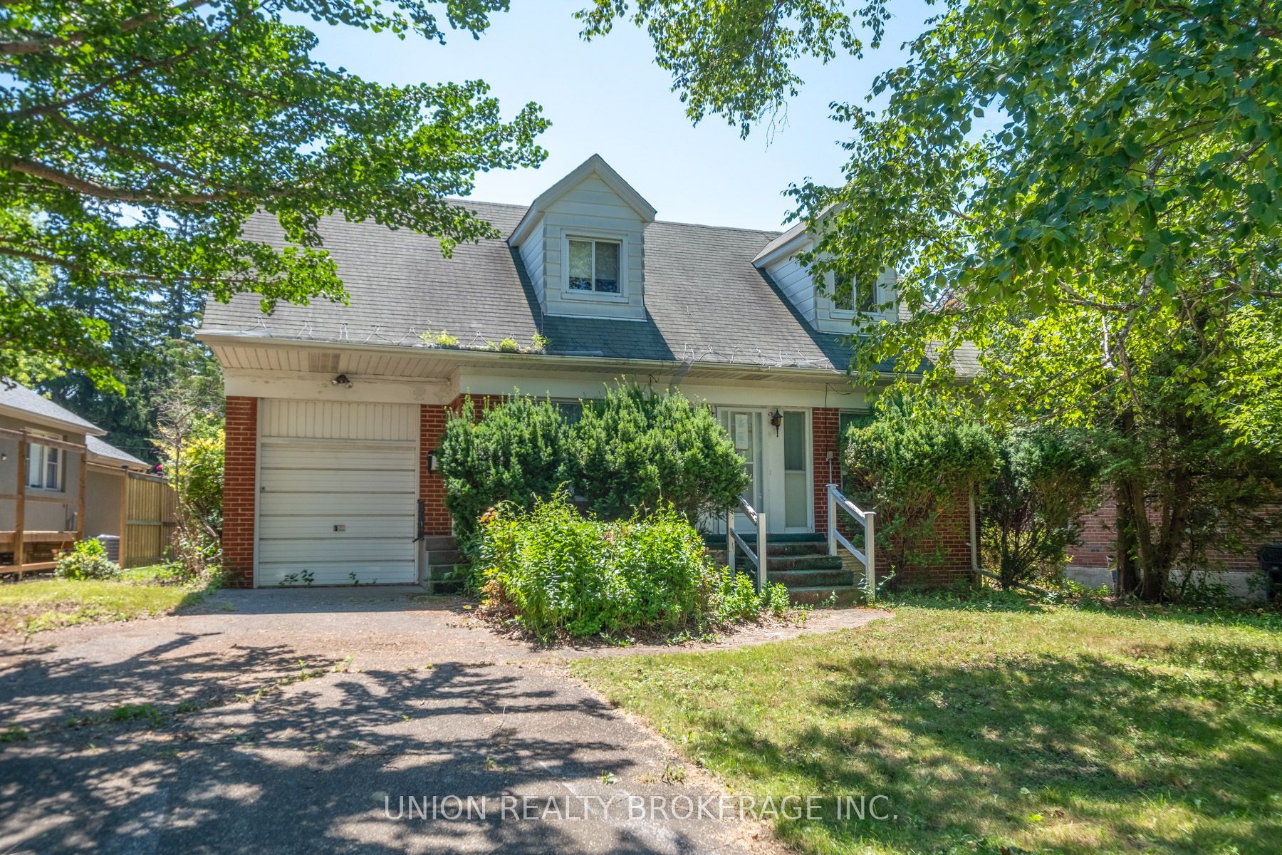 37 Shirley Crescent Property Photo 2