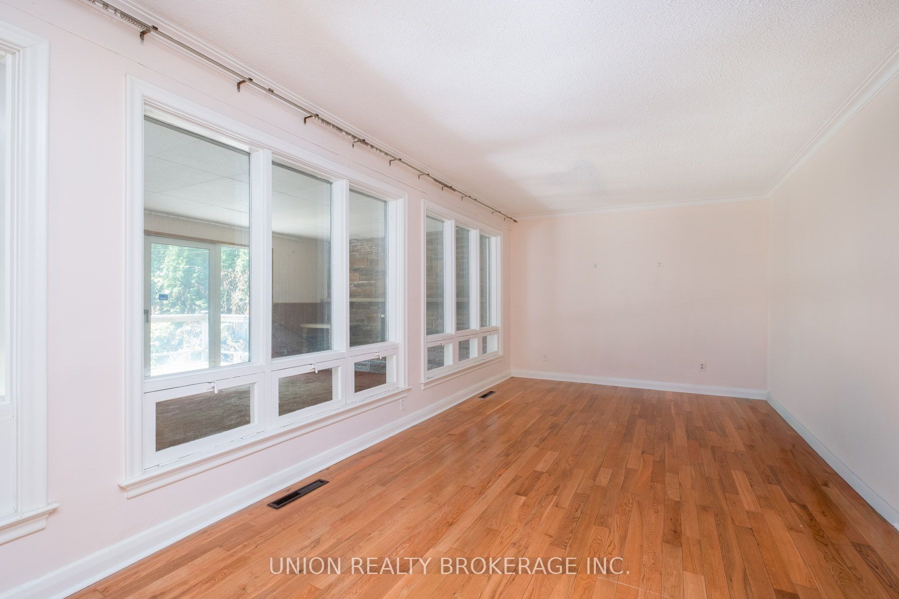 37 Shirley Crescent Property Photo 5