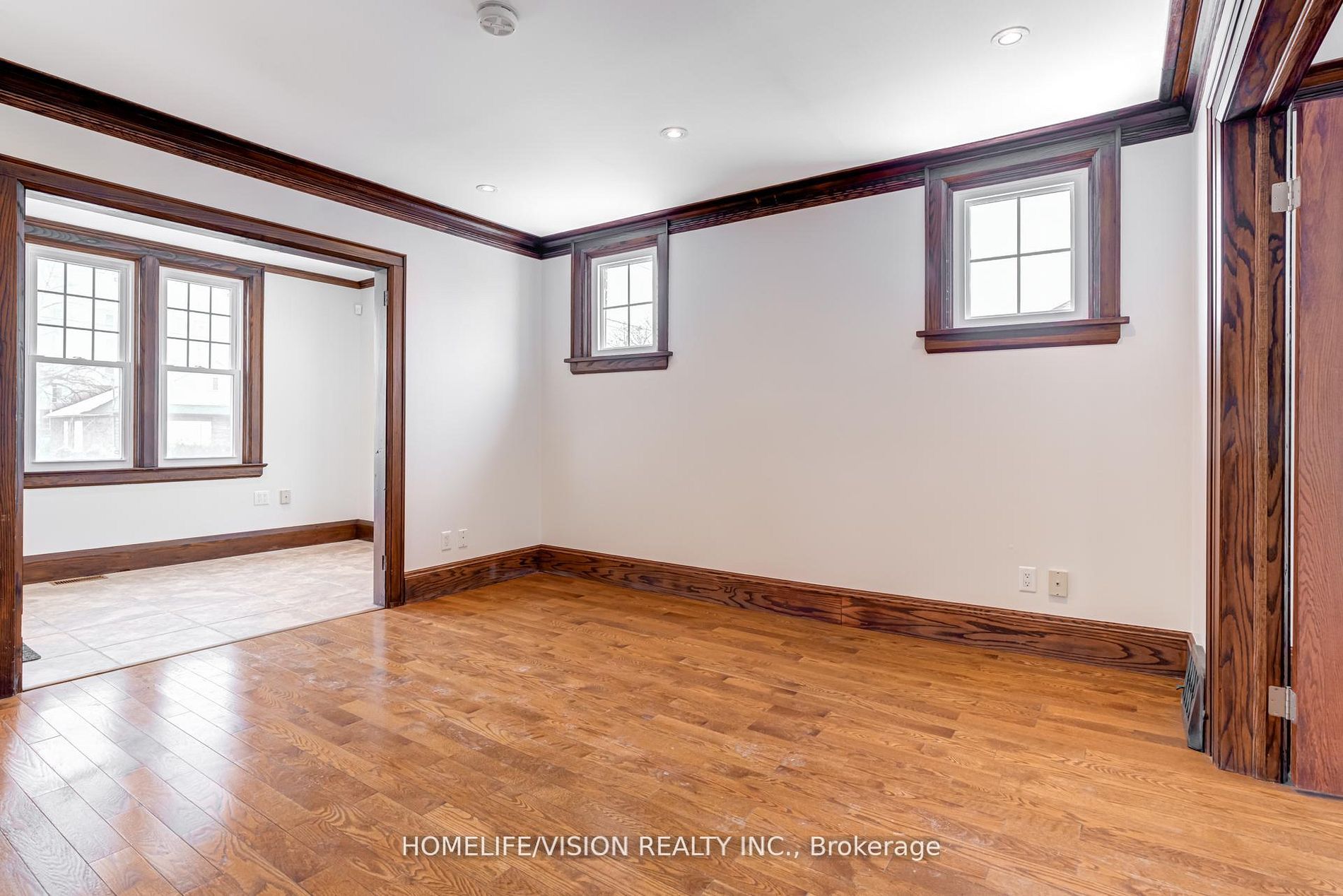 123 Mary Street E Property Photo 7