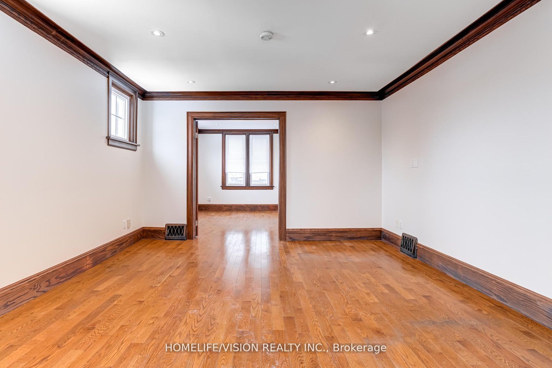 123 Mary Street E Property Photo 12