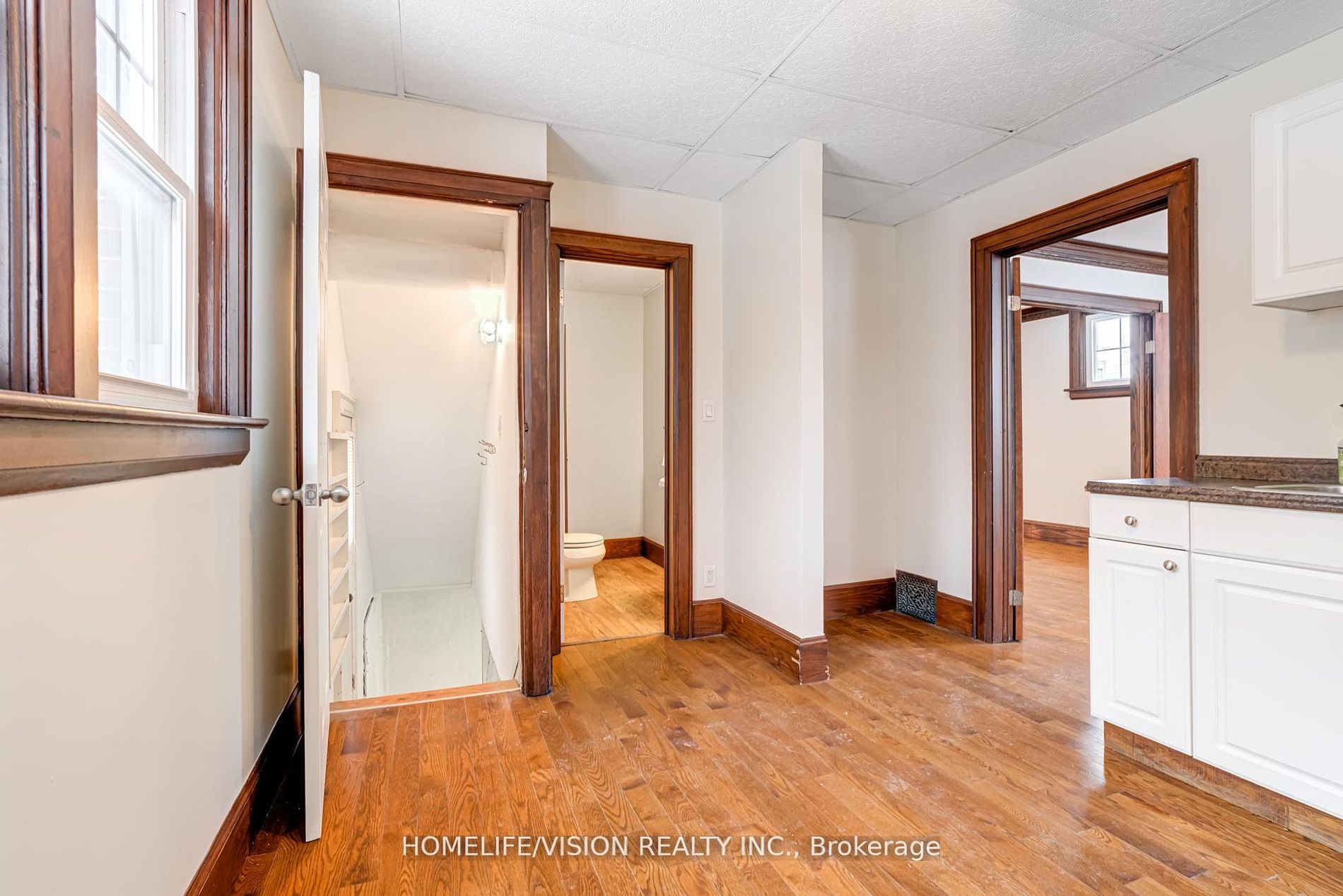 123 Mary Street E Property Photo 16