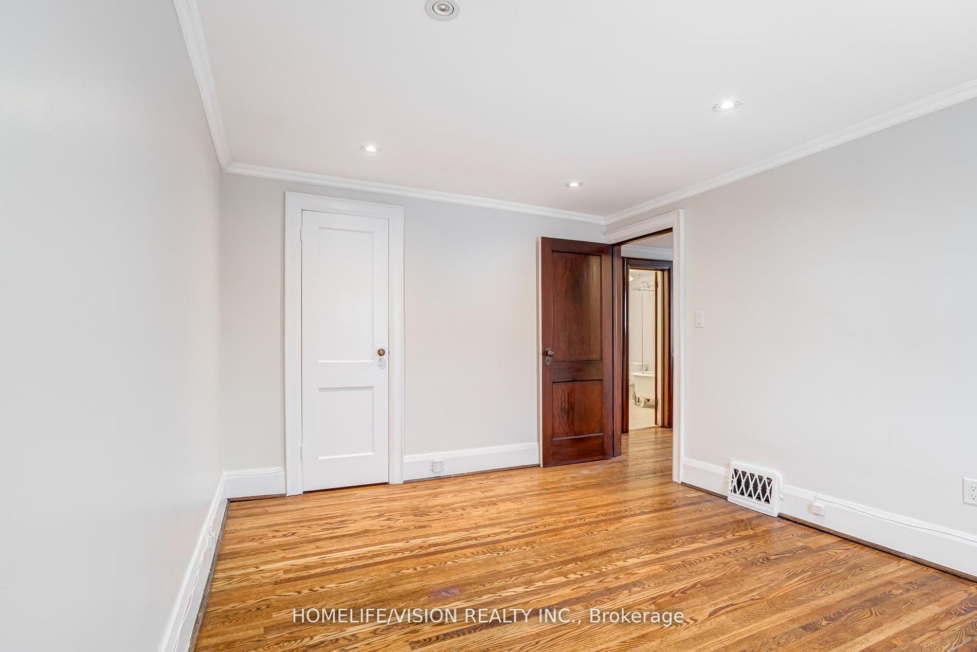 123 Mary Street E Property Photo 27