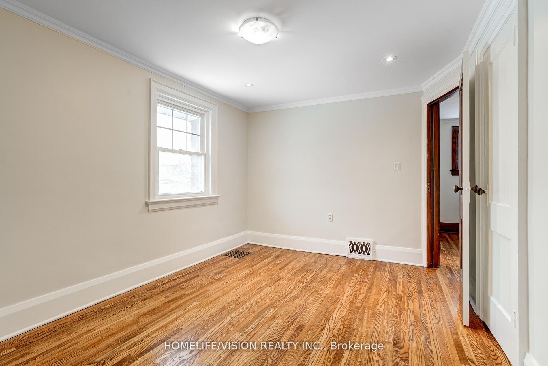 123 Mary Street E Property Photo 31