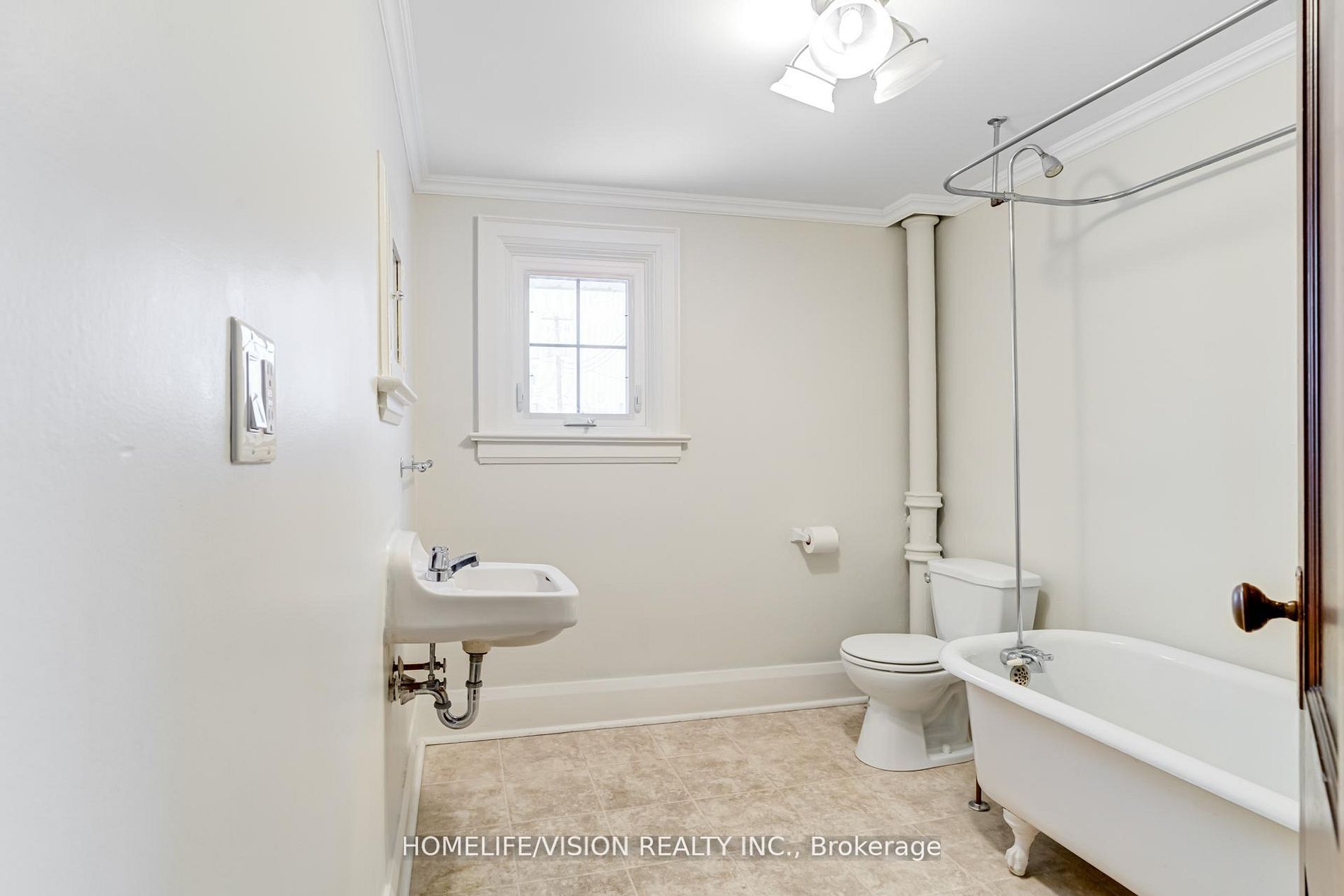 123 Mary Street E Property Photo 32