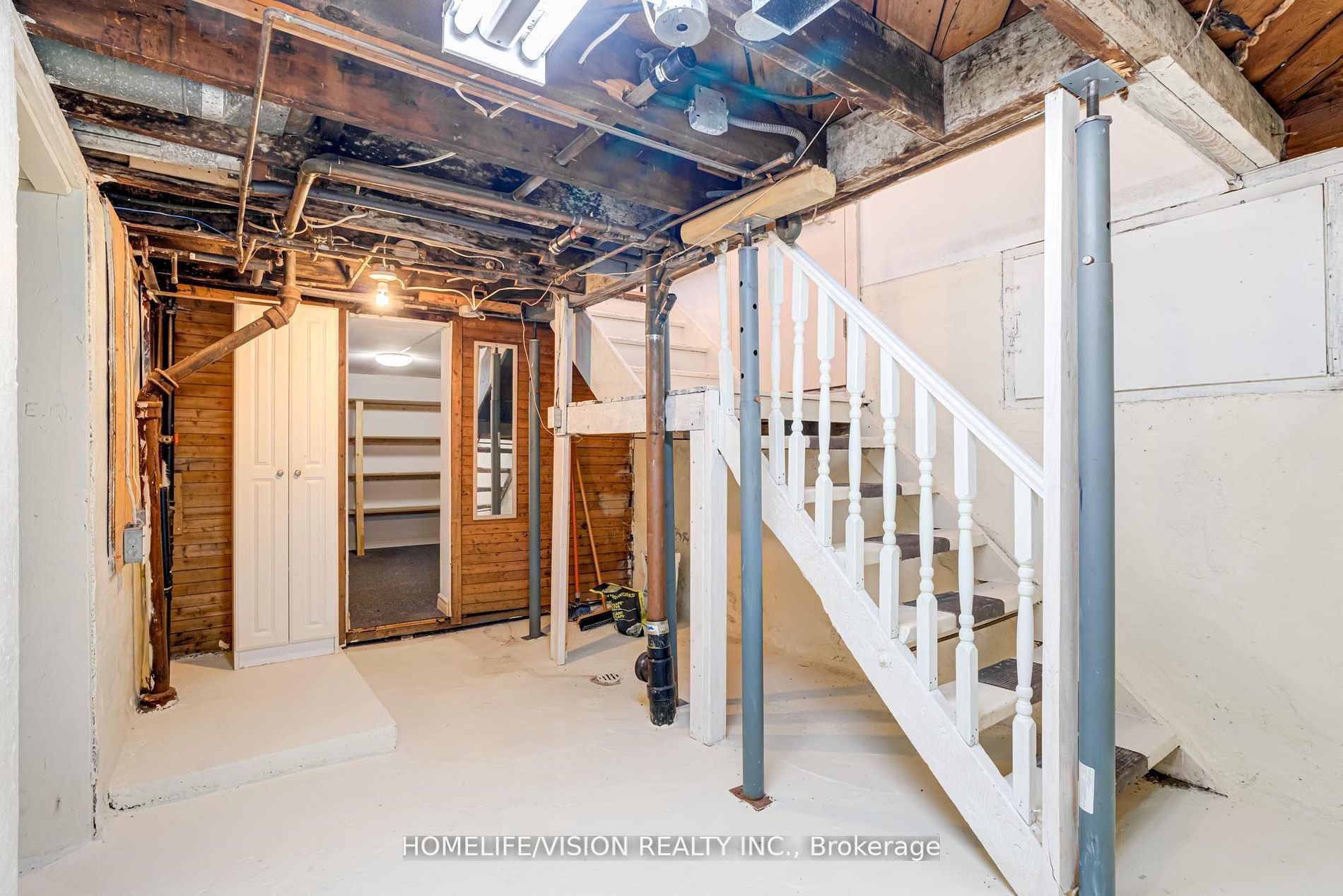 123 Mary Street E Property Photo 35