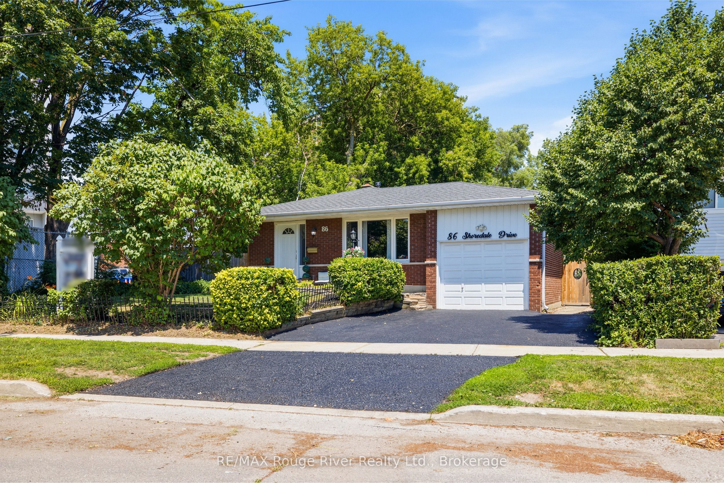 86 Shoredale Drive Property Photo 1