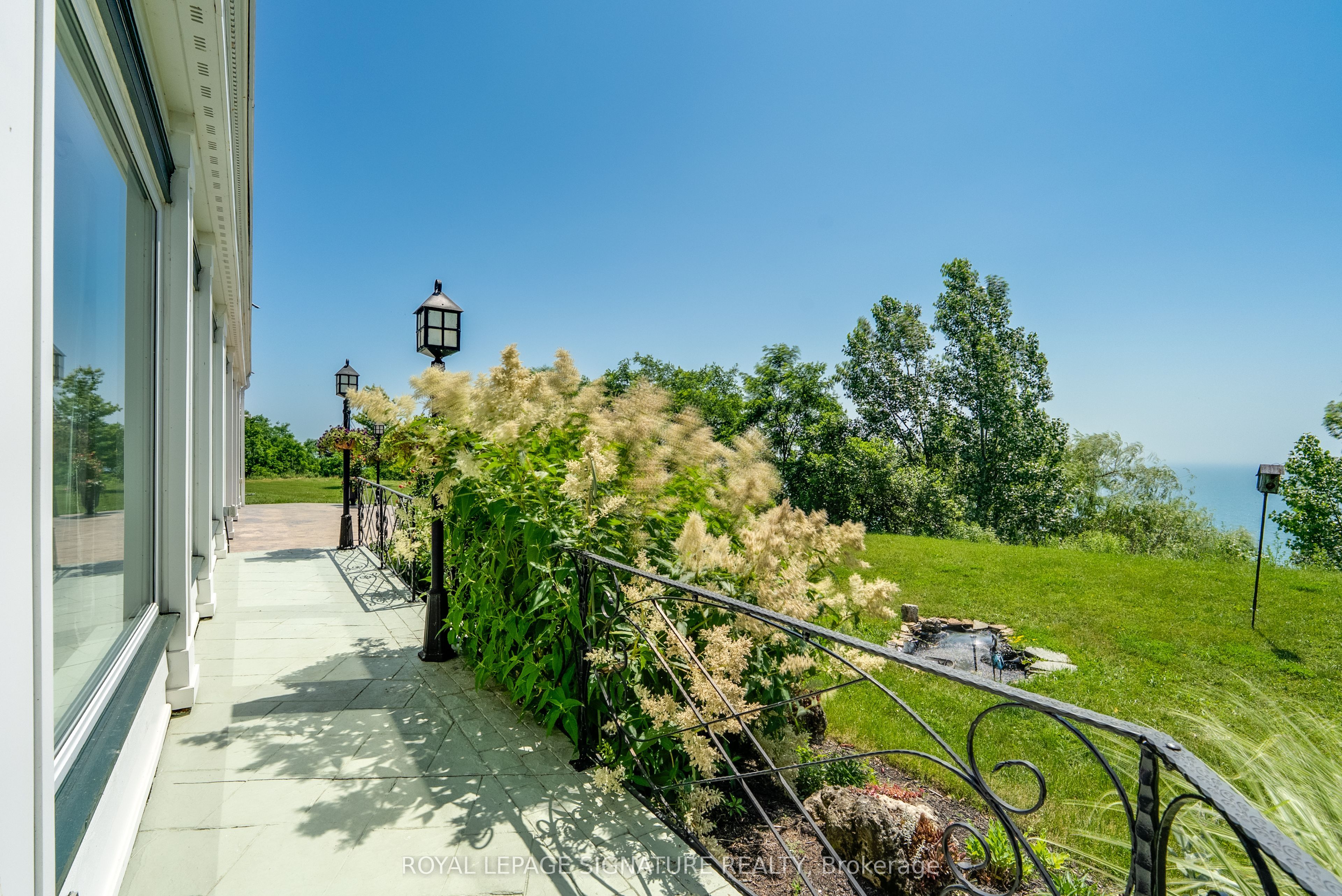 220 Greyabbey Trail Property Photo 44