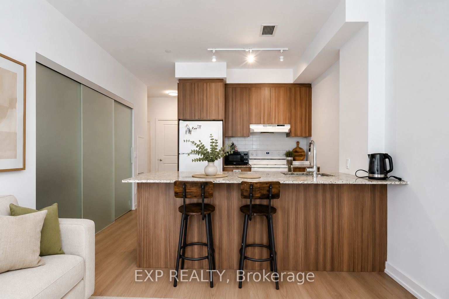 1010 Dundas Street E 203 Property Photo 6