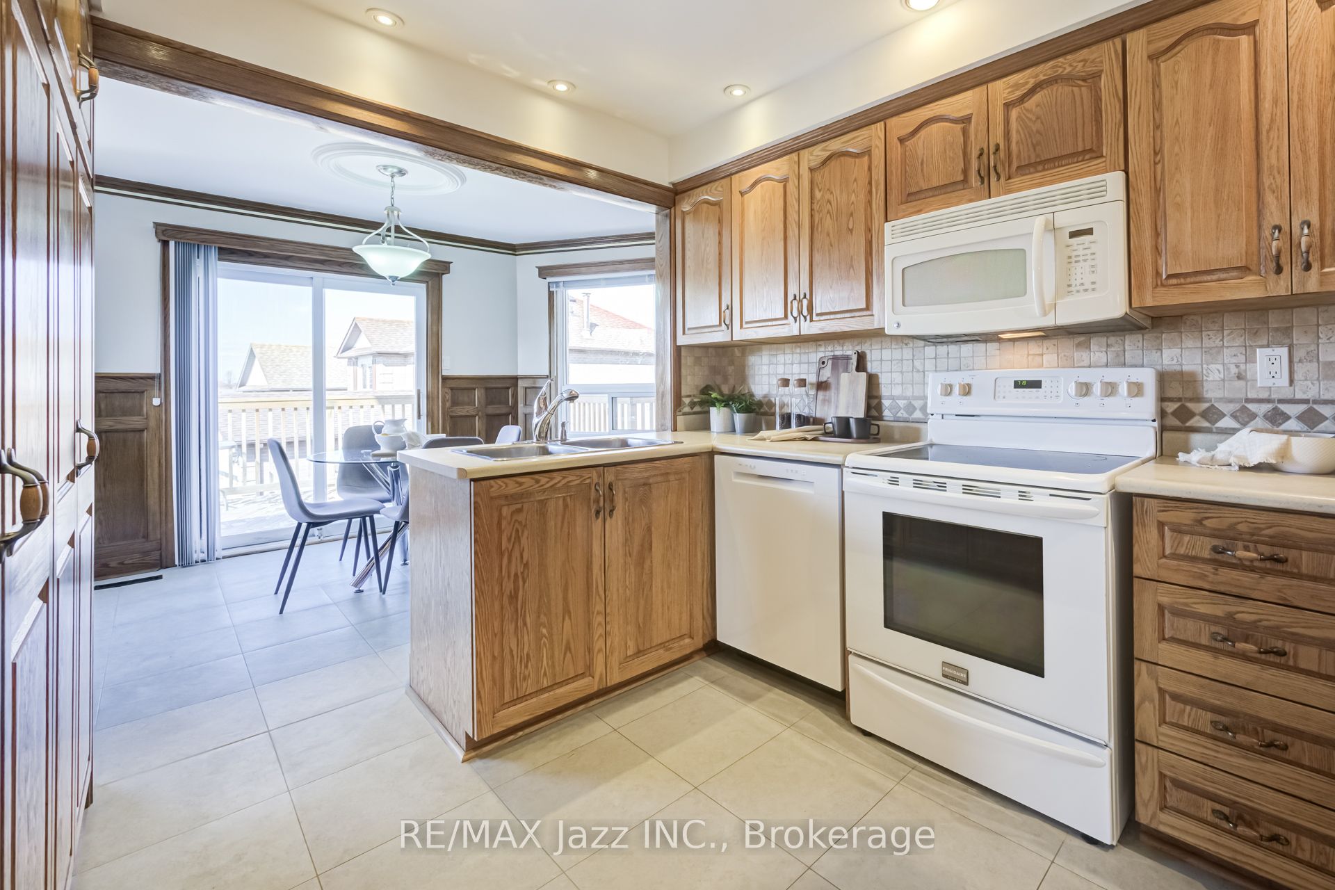 2 Coomer Crescent Property Photo 10