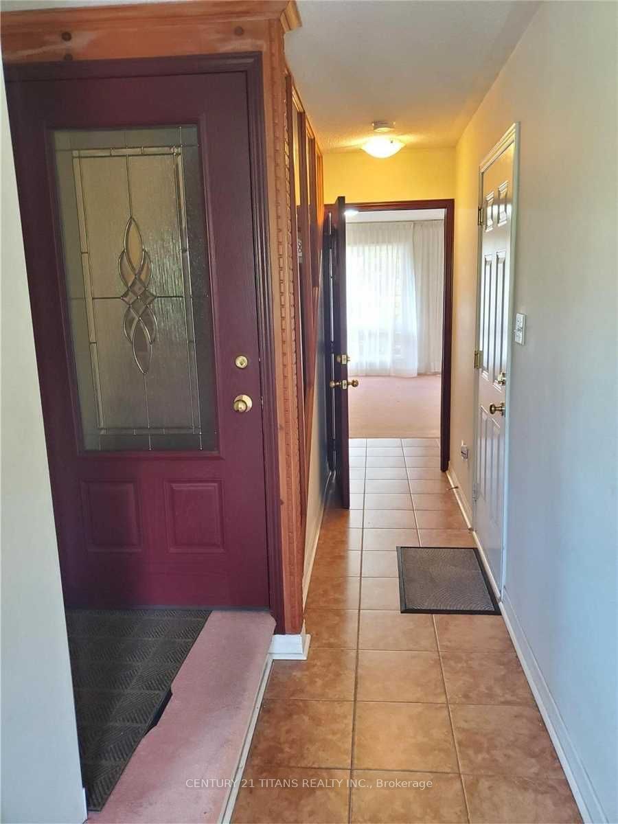 105 Wilkes Crescent Property Photo 4