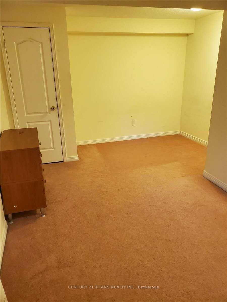 105 Wilkes Crescent Property Photo 11