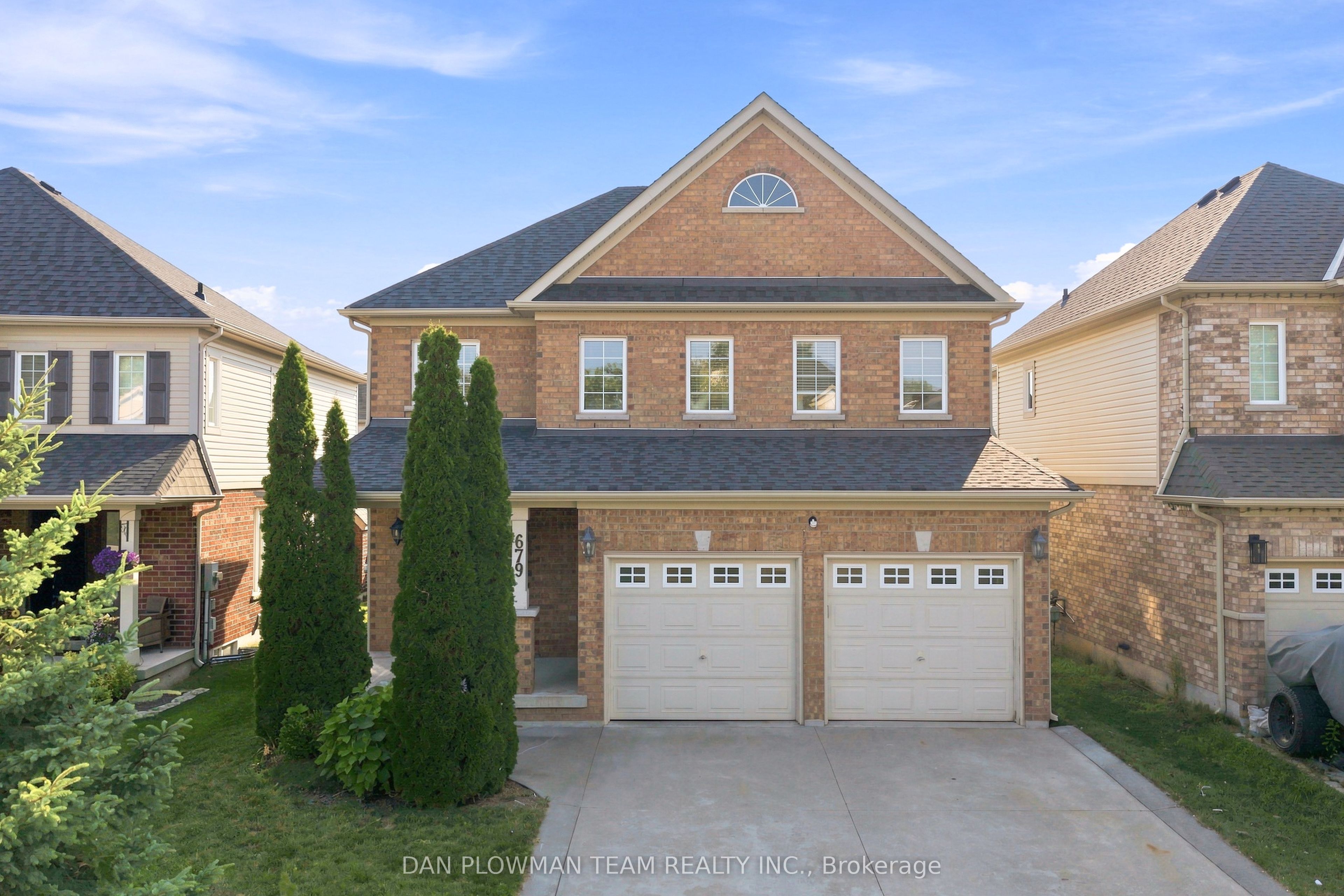 679 Oxbow Crescent Property Photo 1