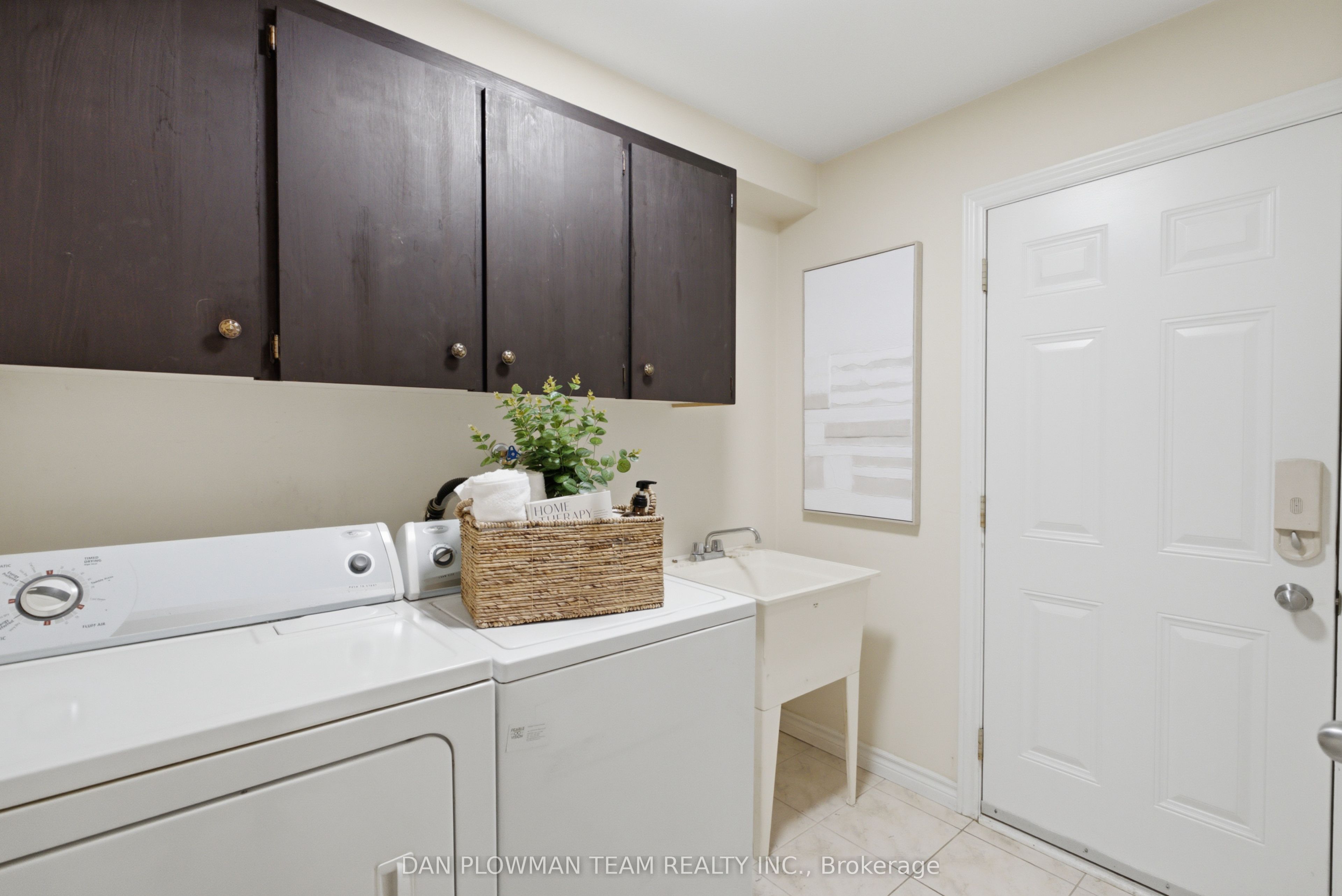 679 Oxbow Crescent Property Photo 16