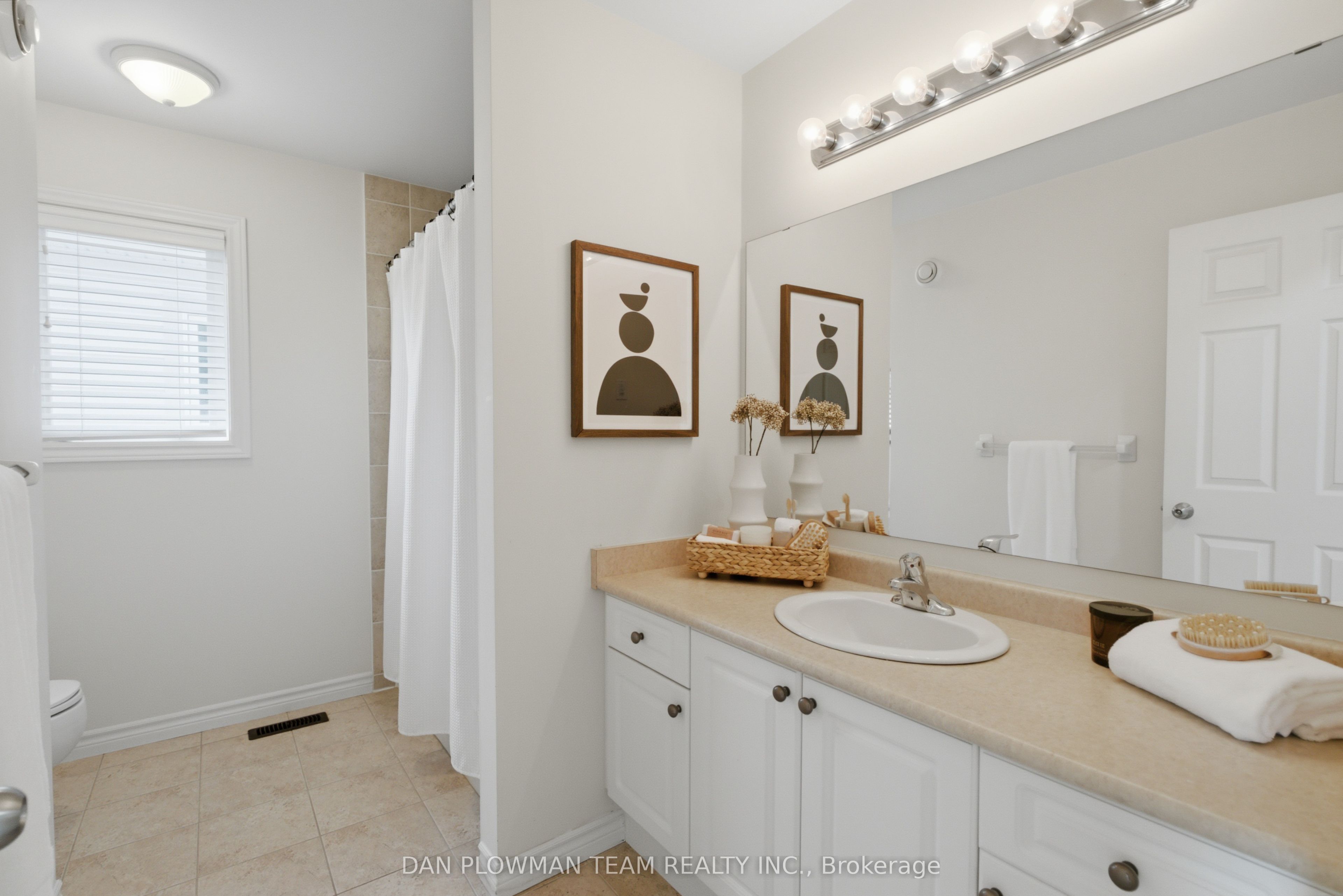 679 Oxbow Crescent Property Photo 24