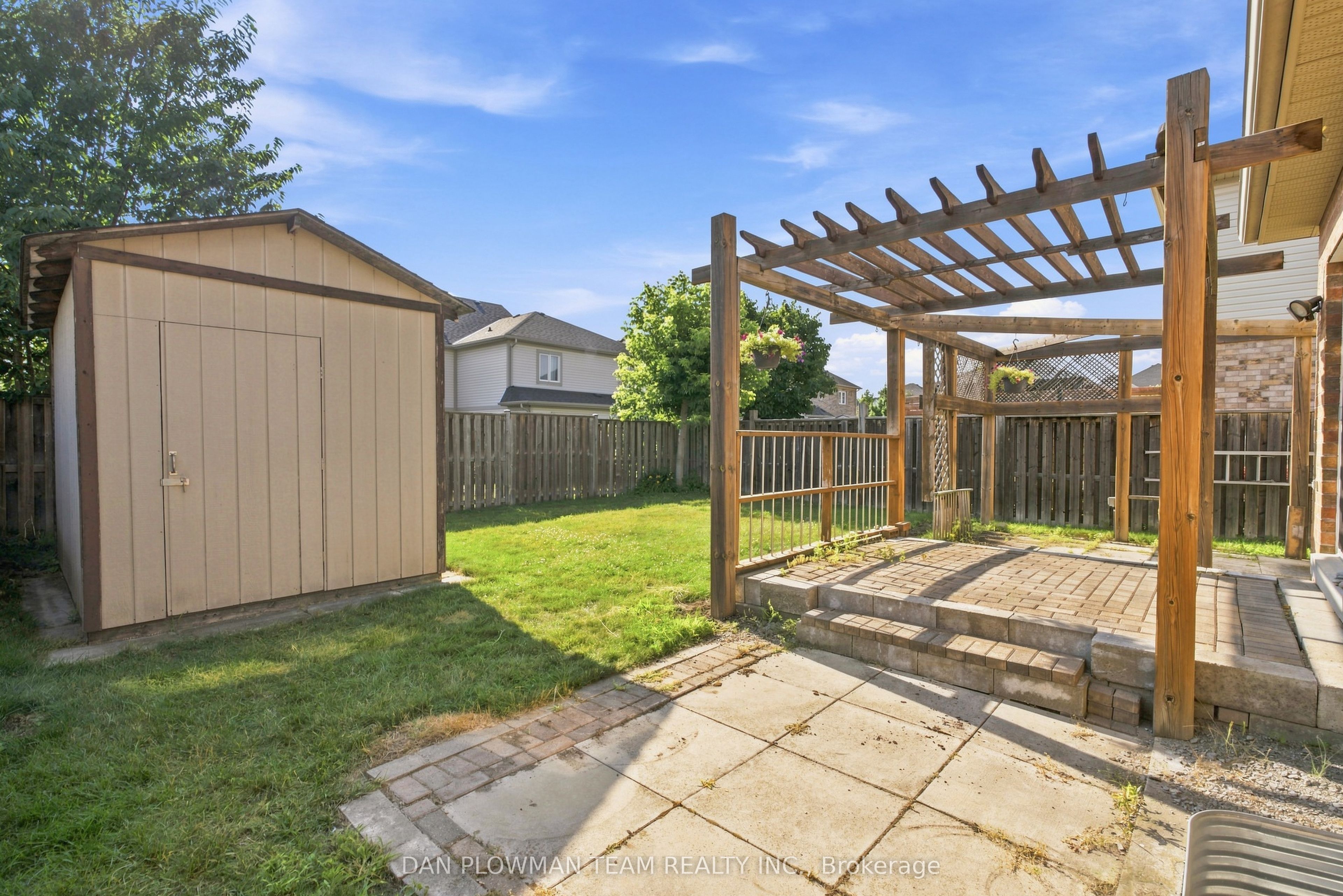 679 Oxbow Crescent Property Photo 32