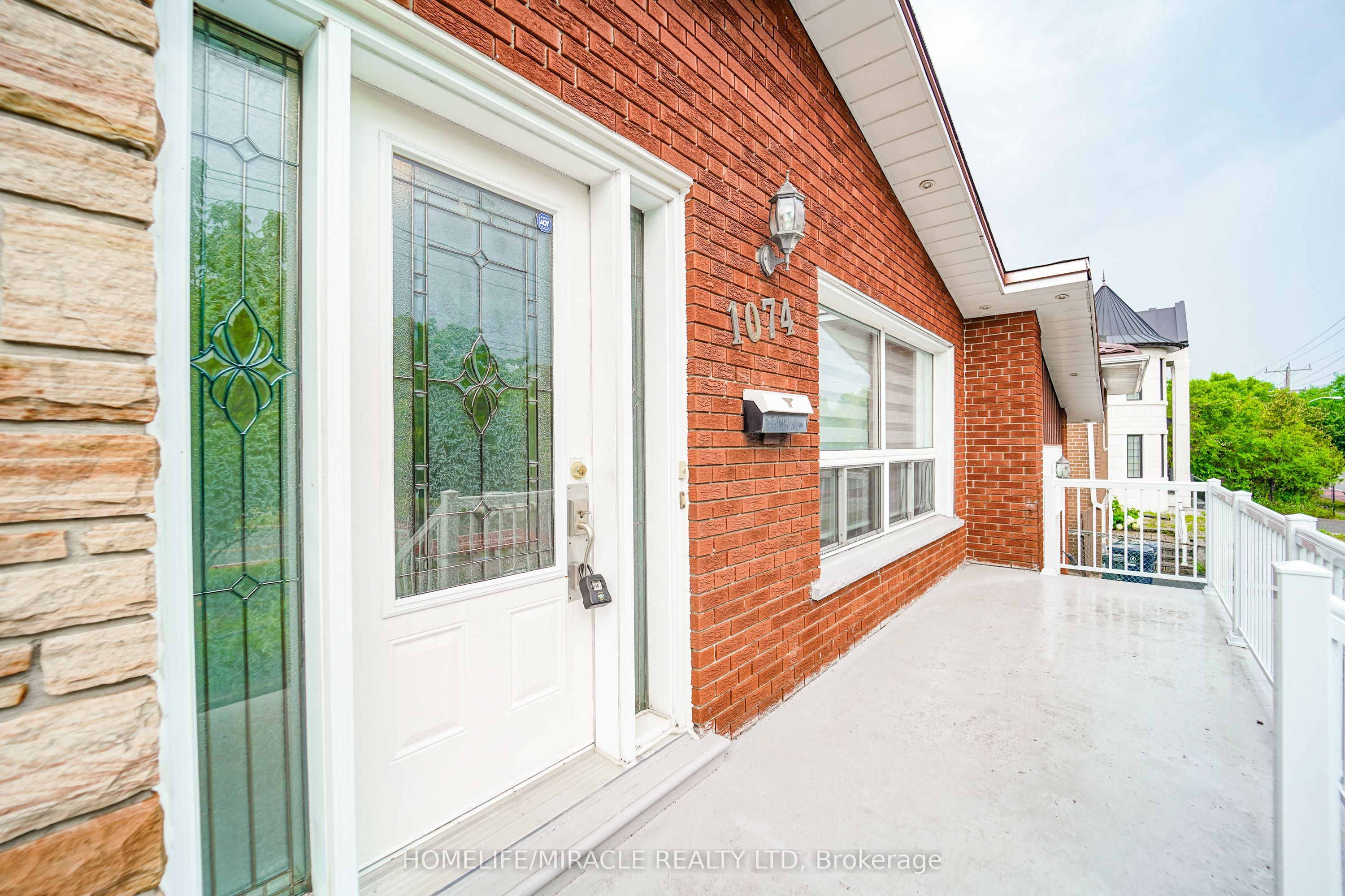 1074 Midland Avenue Property Photo 4