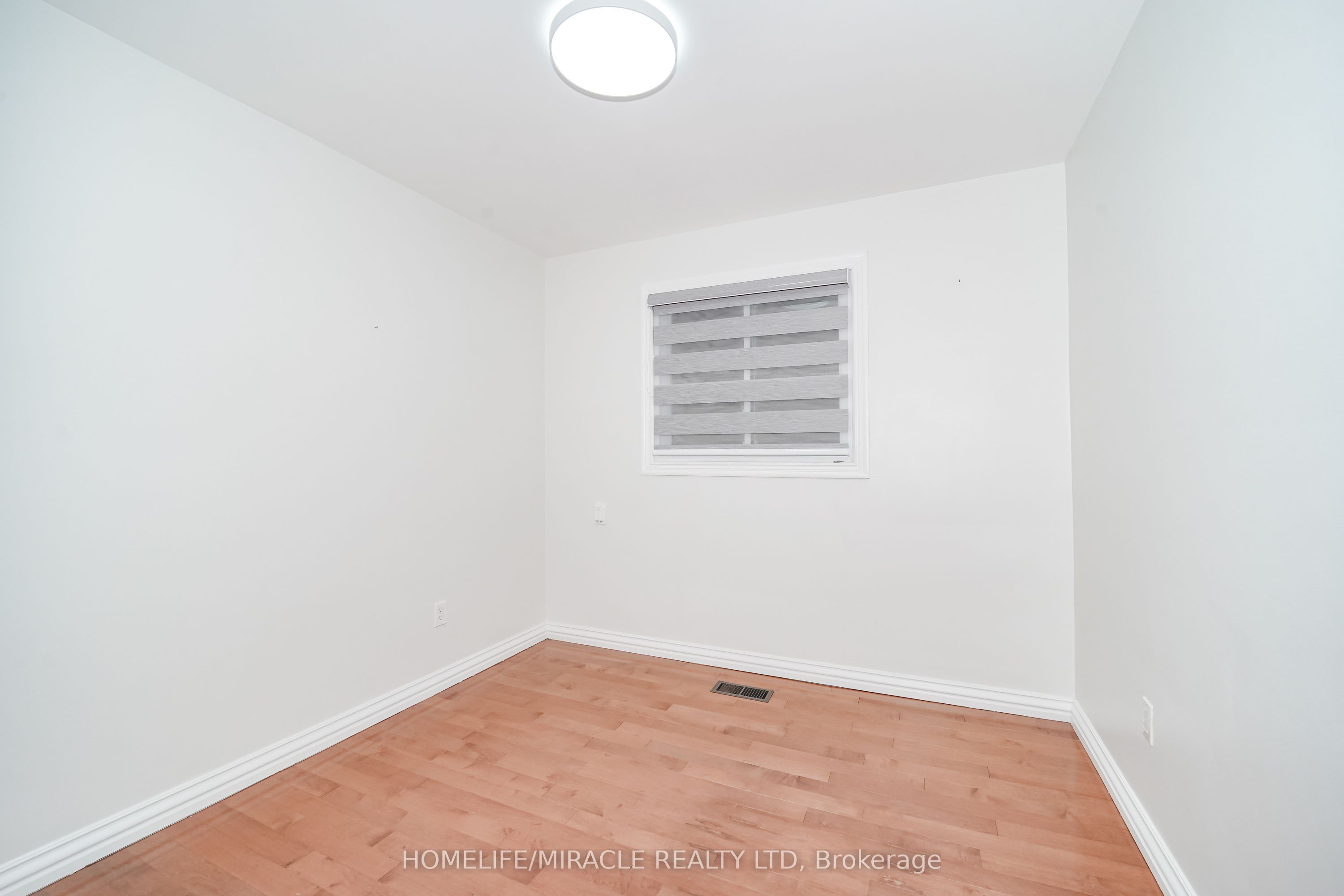 1074 Midland Avenue Property Photo 12