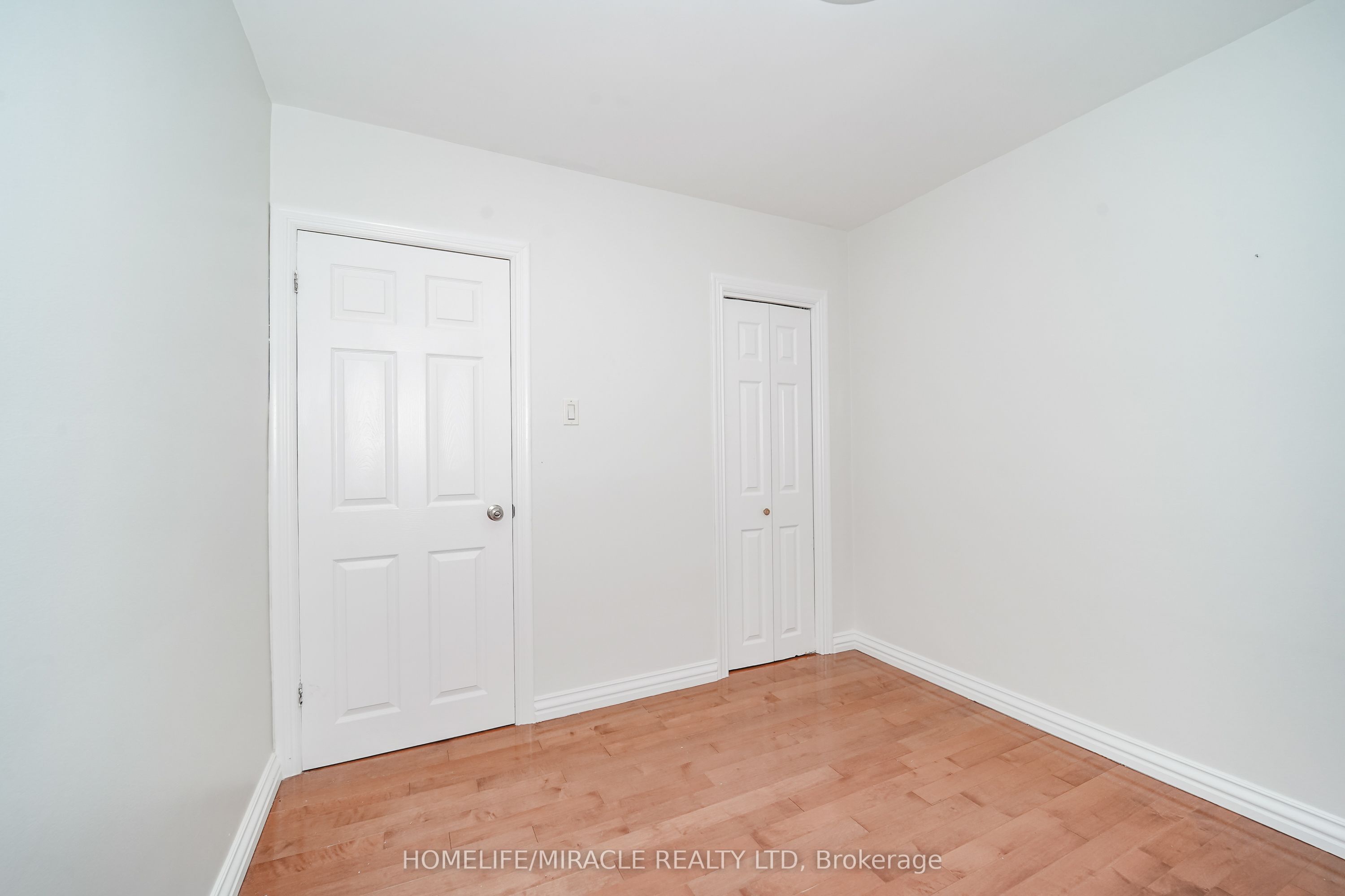 1074 Midland Avenue Property Photo 13