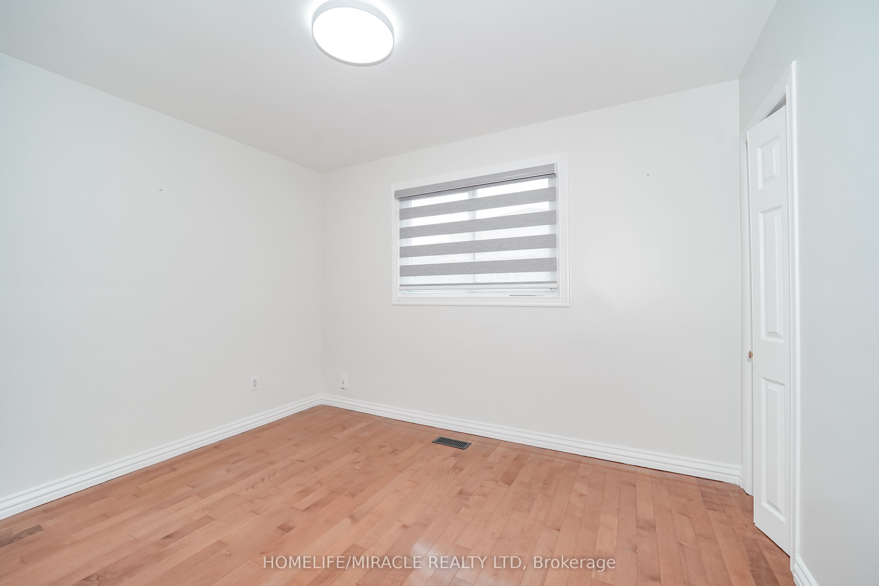 1074 Midland Avenue Property Photo 15