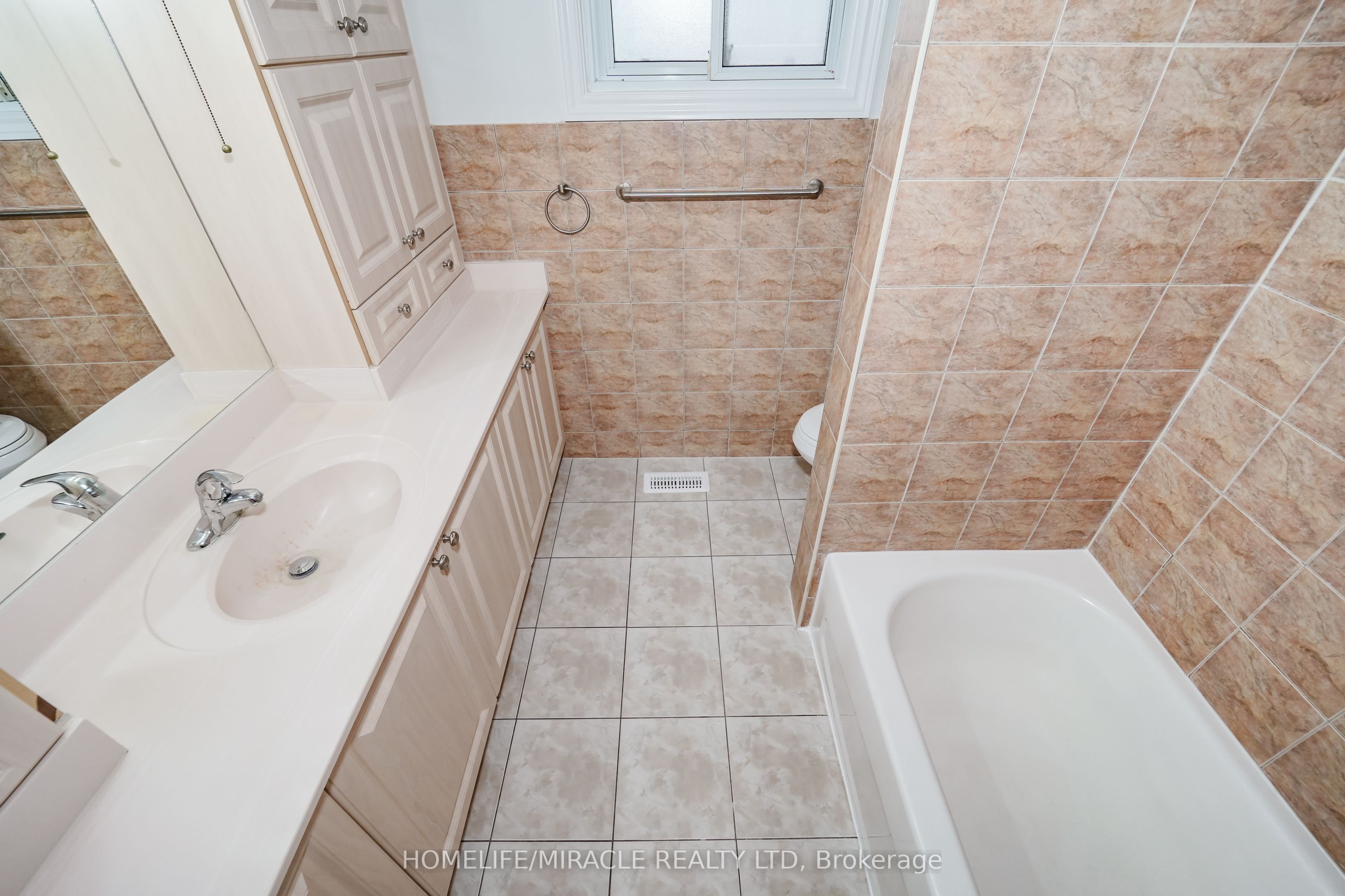 1074 Midland Avenue Property Photo 17