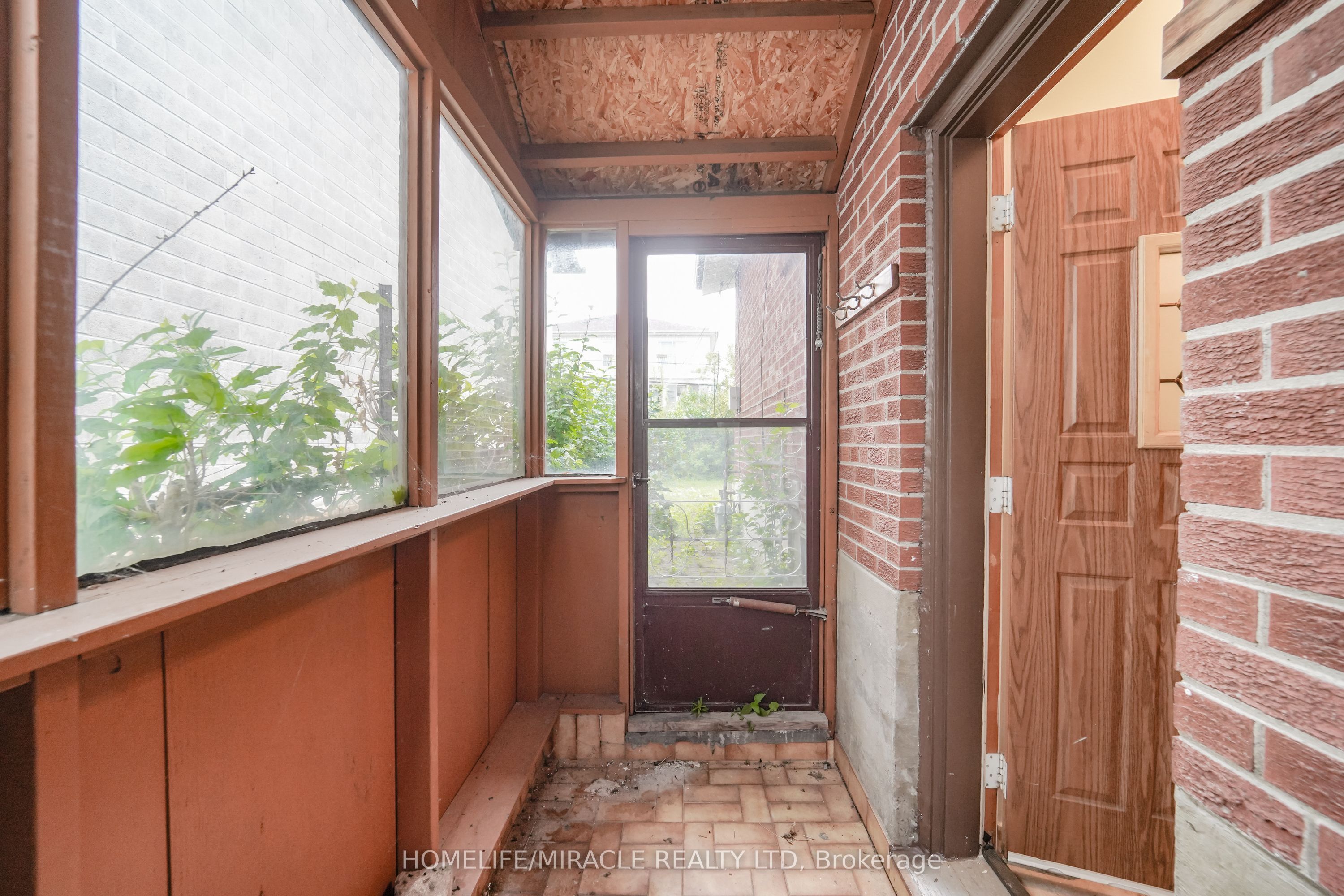 1074 Midland Avenue Property Photo 19