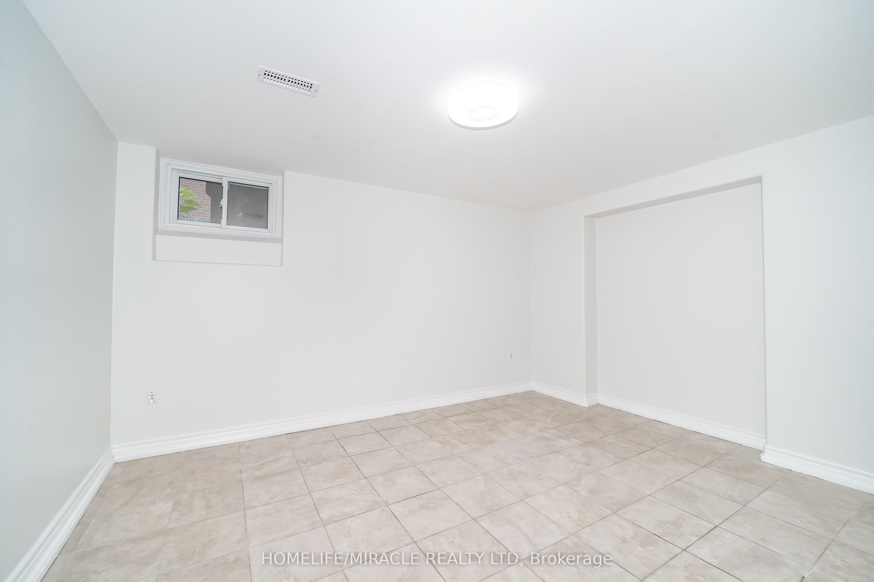 1074 Midland Avenue Property Photo 22