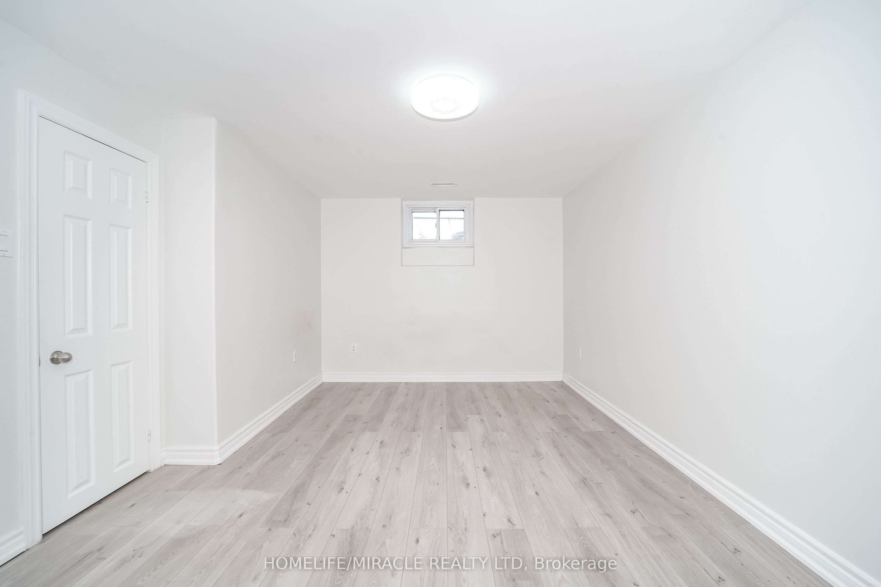 1074 Midland Avenue Property Photo 25