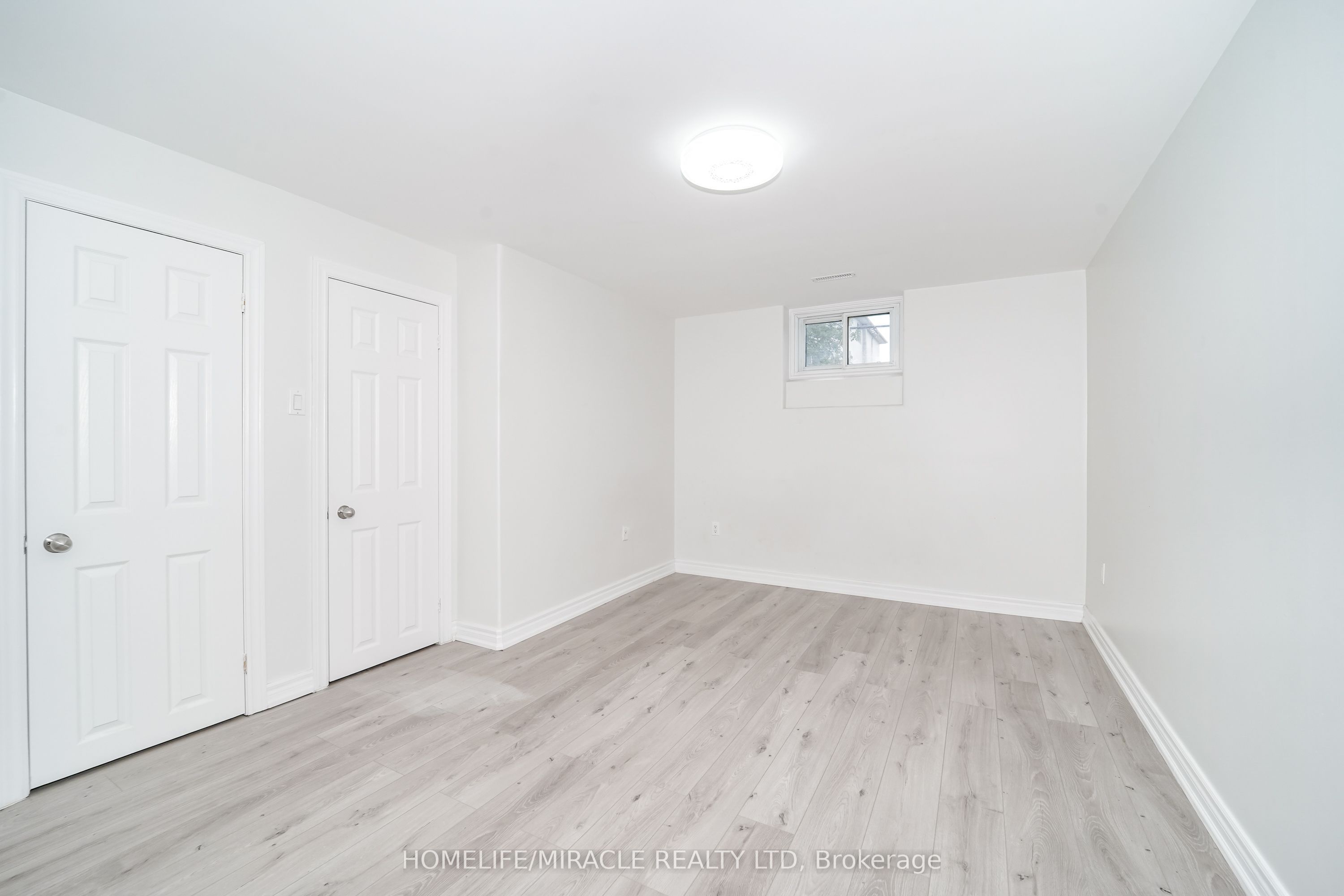1074 Midland Avenue Property Photo 26