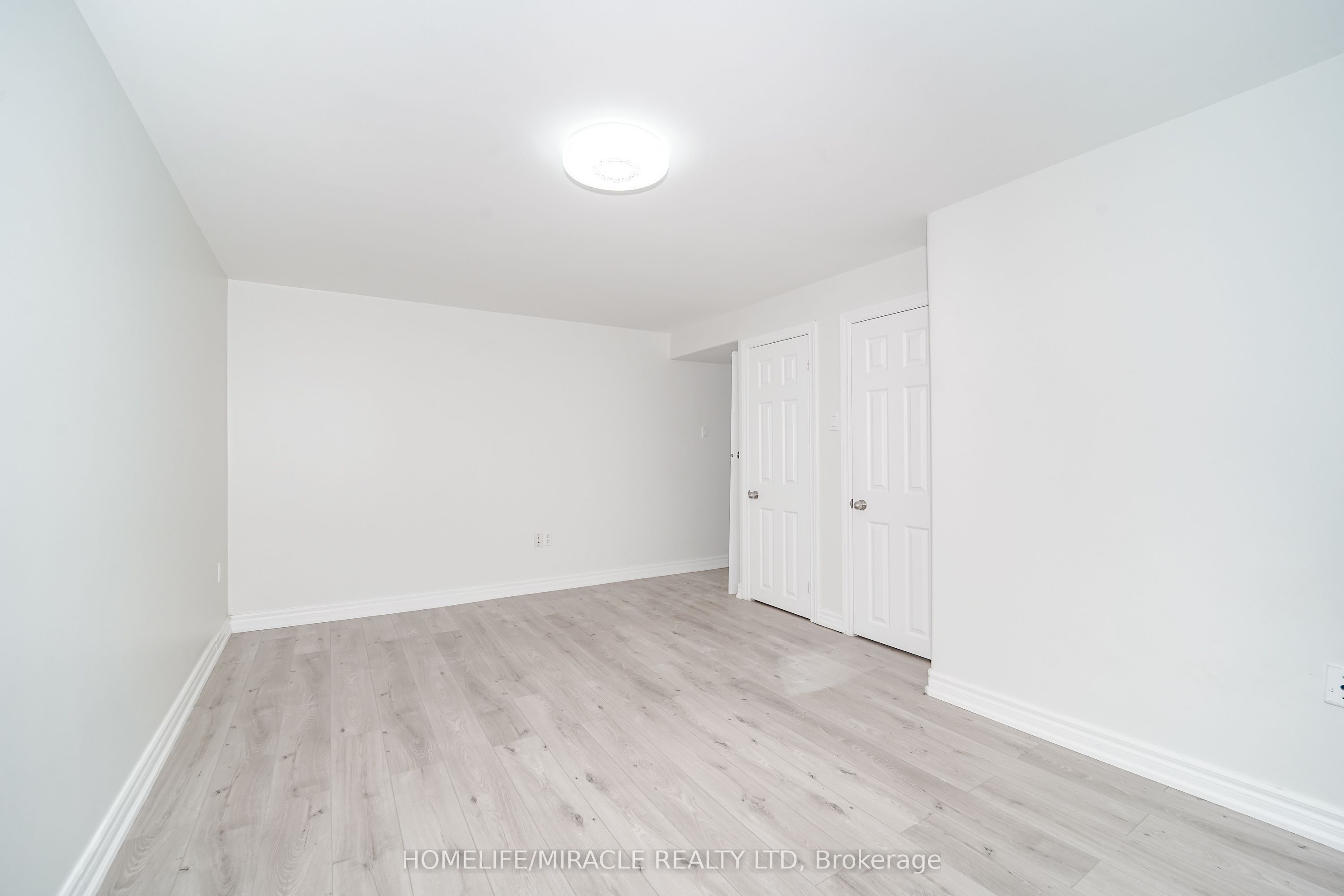 1074 Midland Avenue Property Photo 27