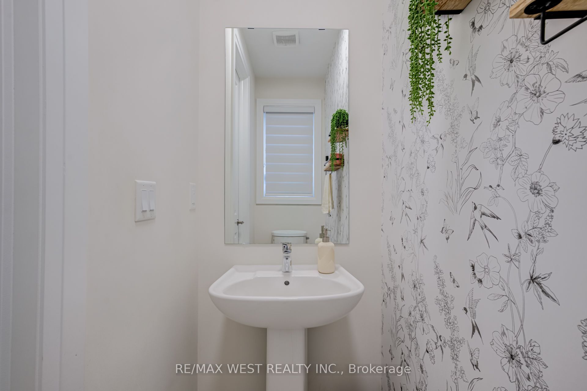 2688 Sapphire Drive Property Photo 8