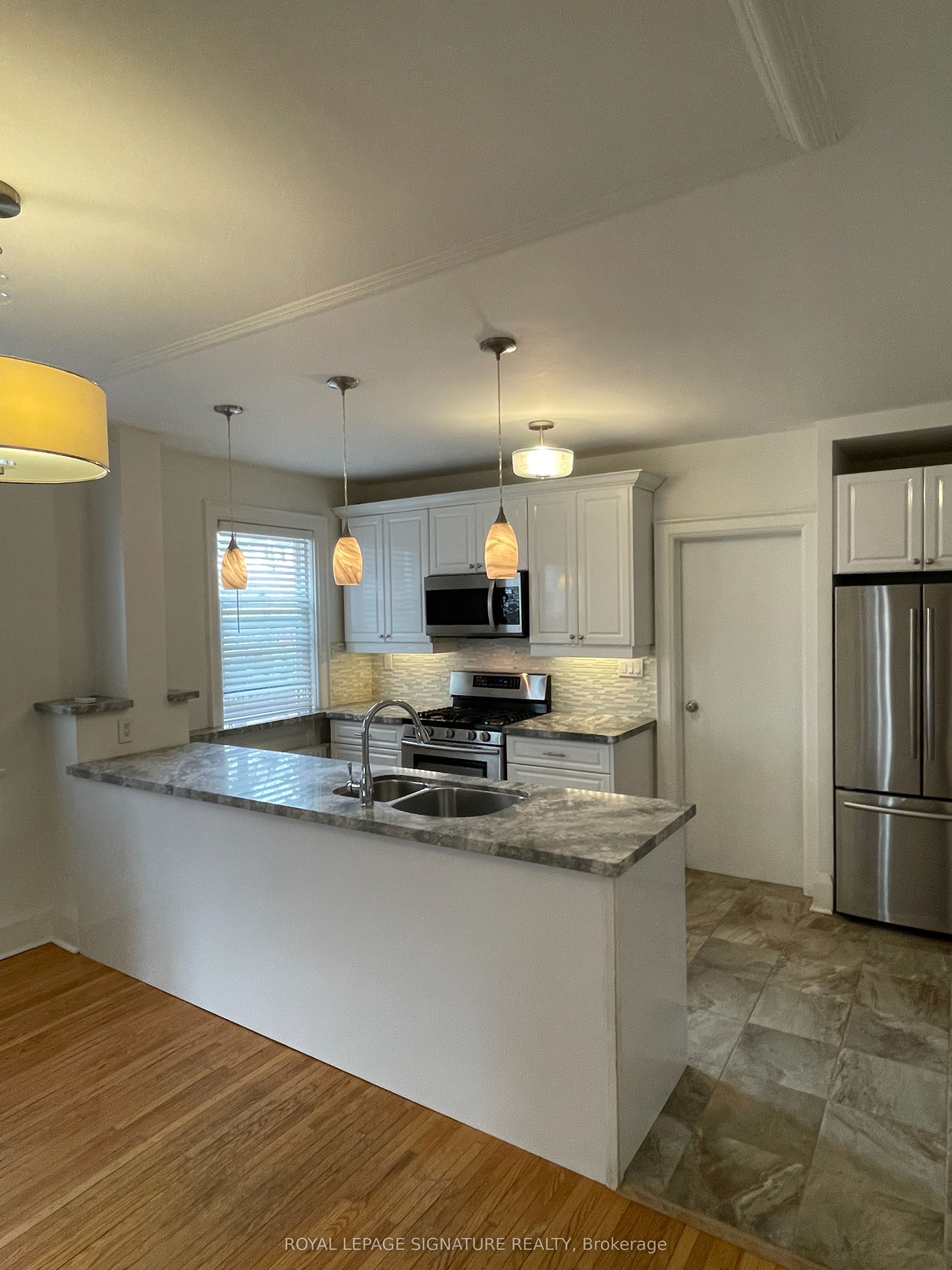 41 Scarboro Beach Boulevard Main Property Photo 9